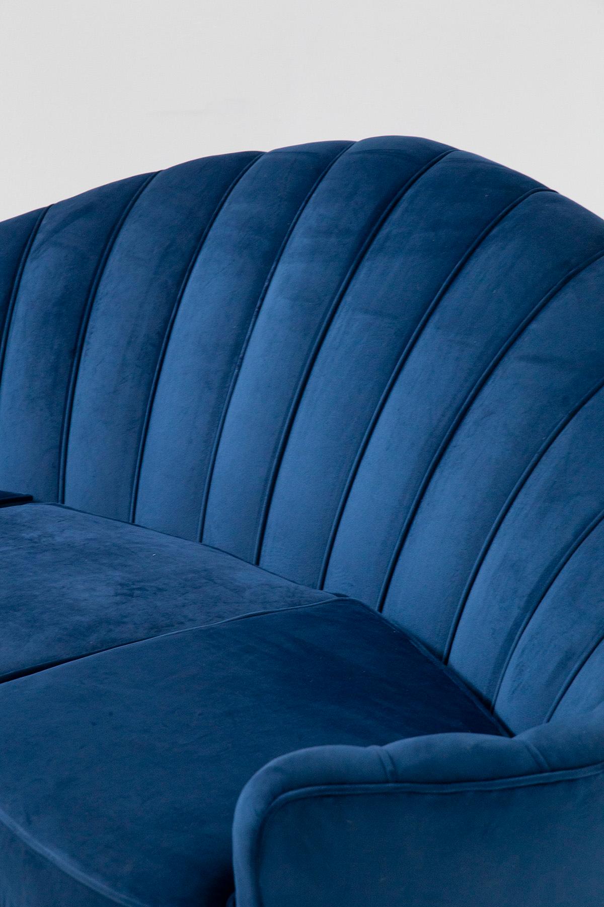 Beautiful Italian Shell Sofa in Blue Velvet In Good Condition In Milano, IT