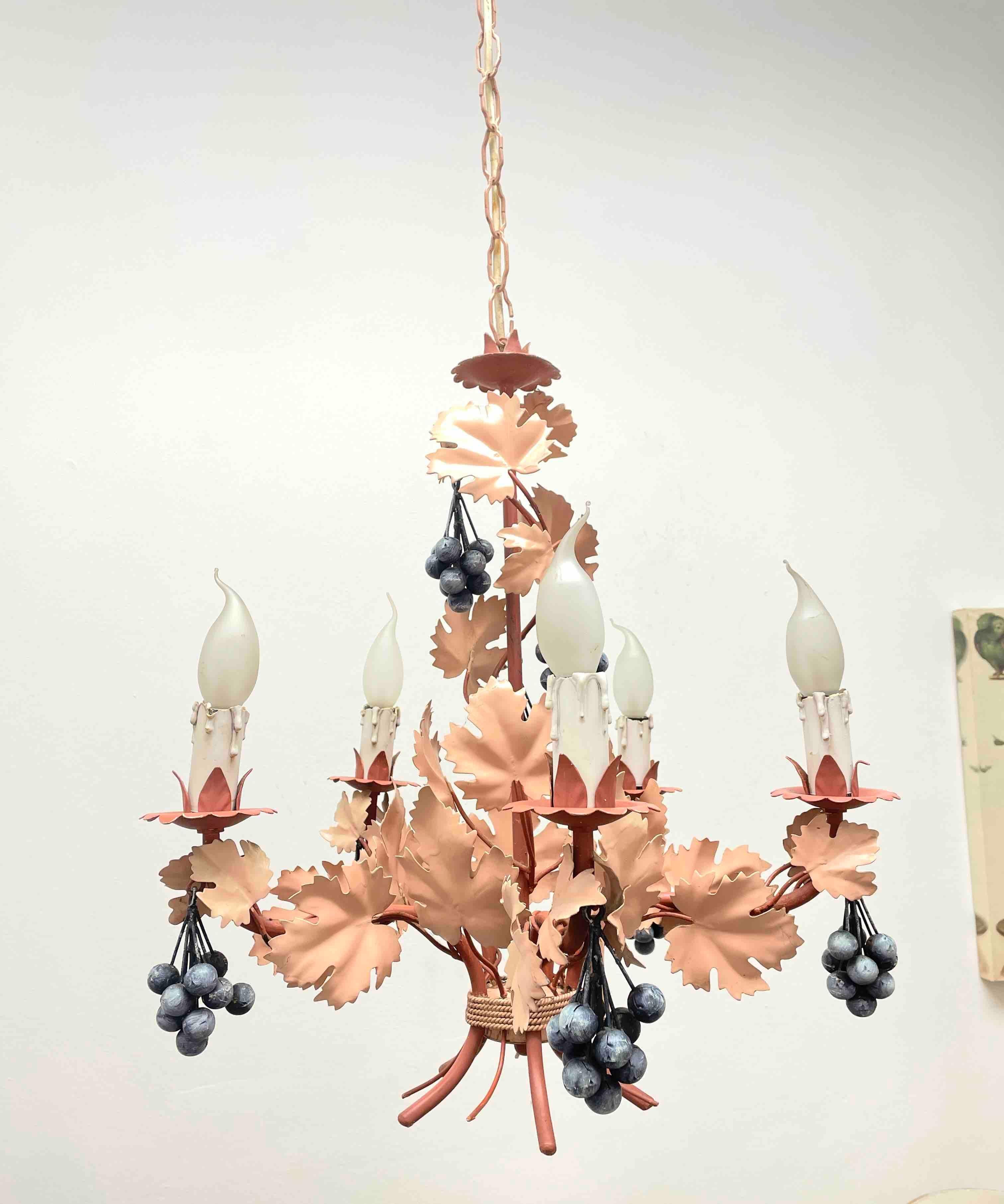 Beautiful Italian Tole Florentine Florence Dusky Pink with Grapes Chandelier In Good Condition For Sale In Nuernberg, DE