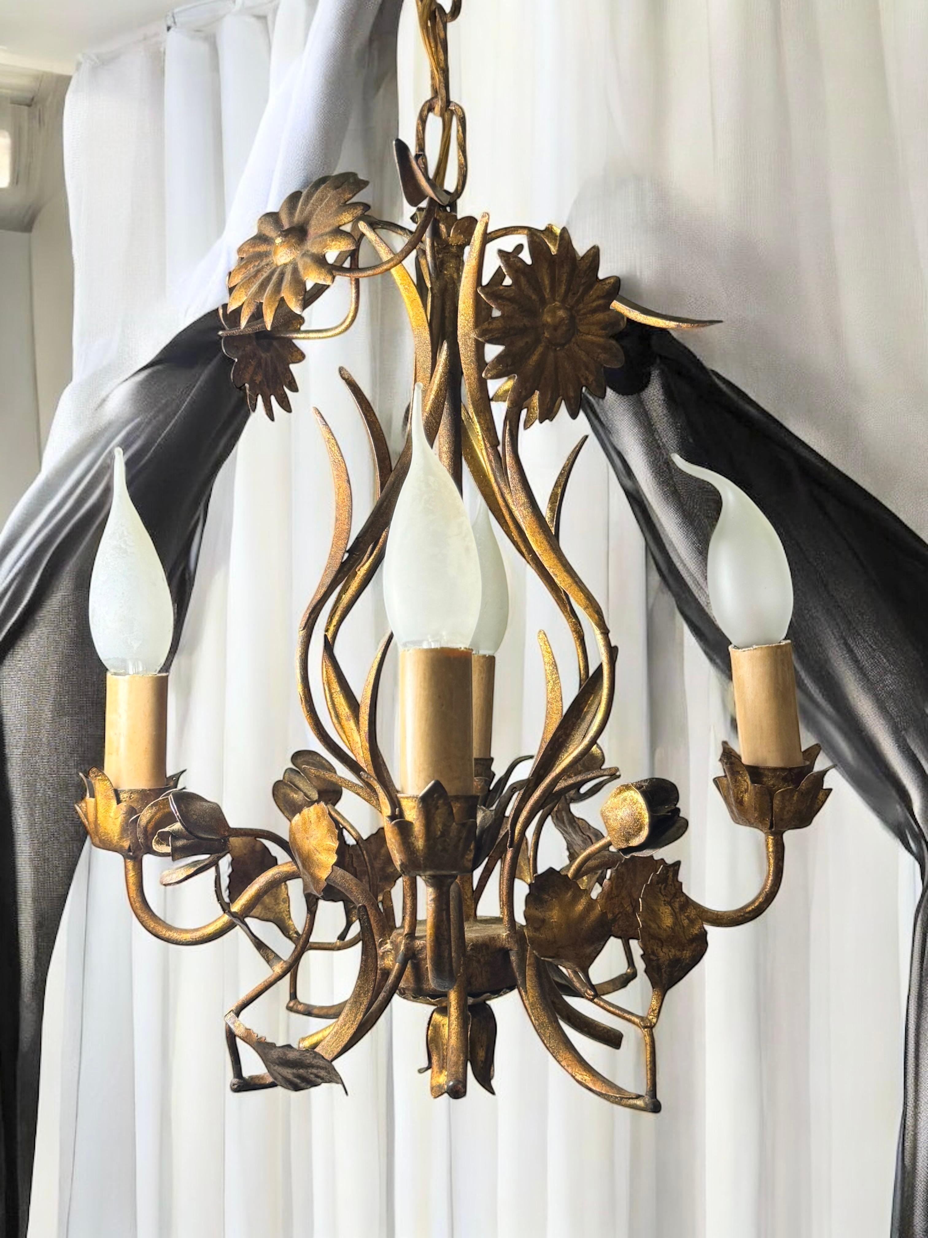 Belle Tole Florentine Florence dorée fleur Coco Chanel Chandelier en vente 4
