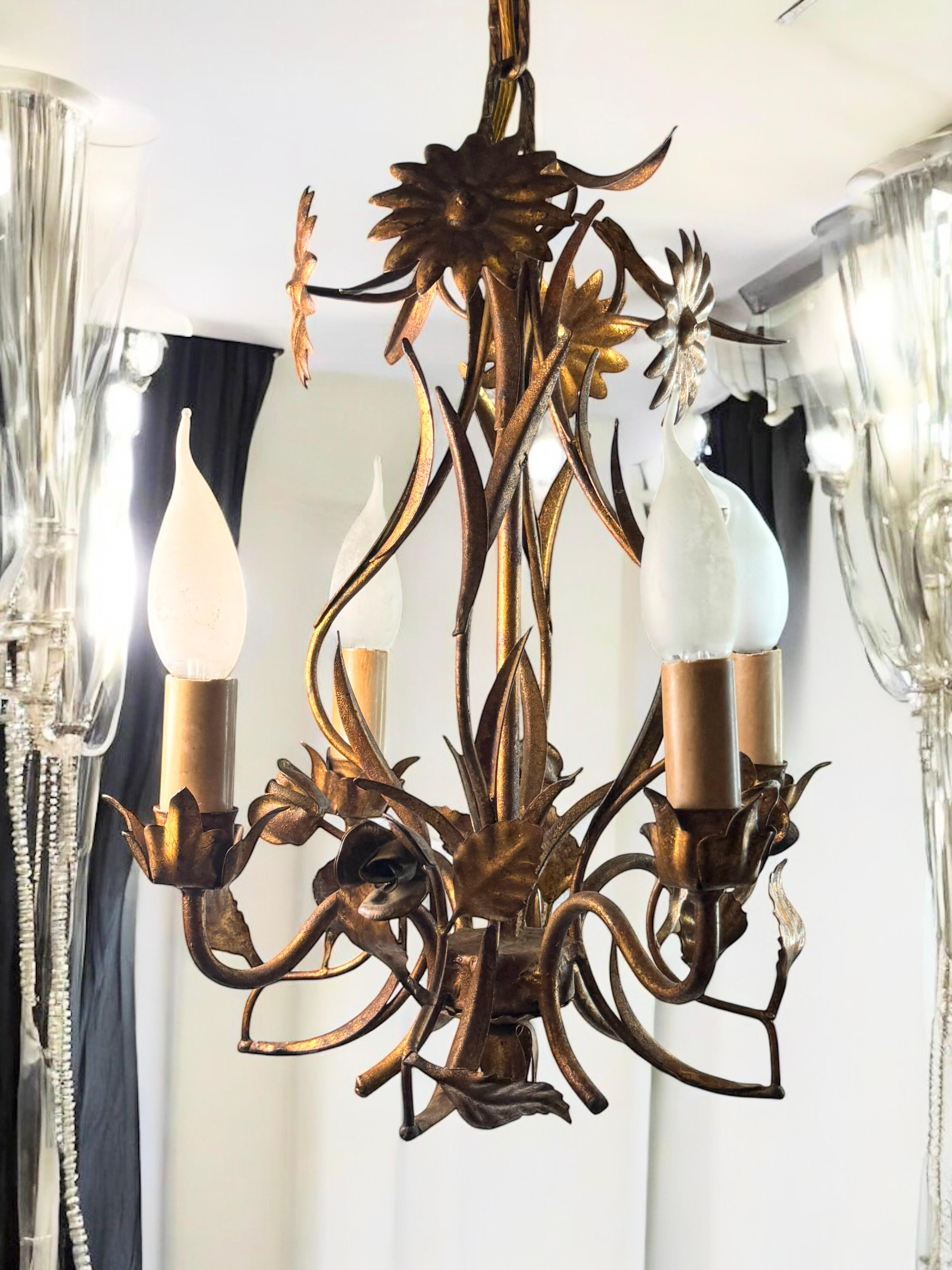 Belle Tole Florentine Florence dorée fleur Coco Chanel Chandelier en vente 6