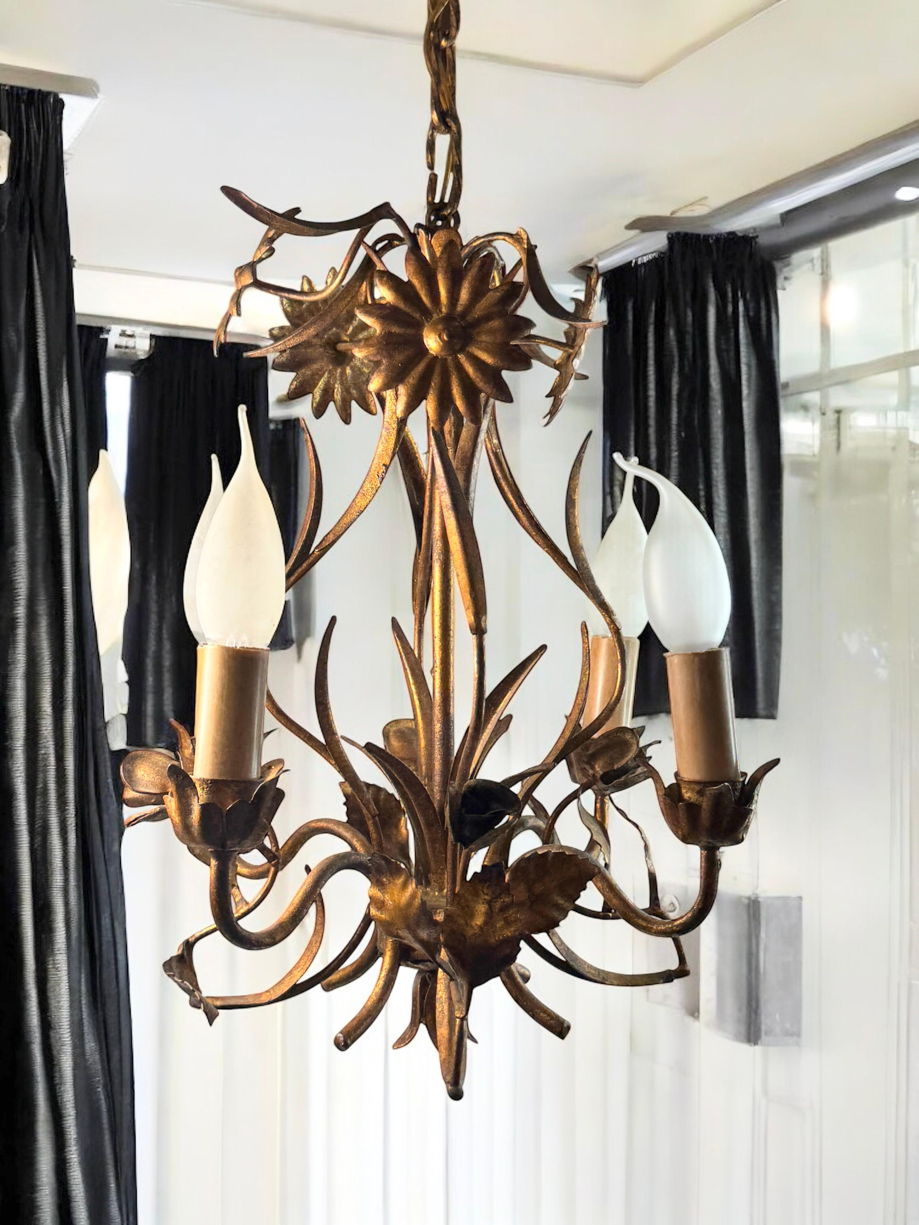Belle Tole Florentine Florence dorée fleur Coco Chanel Chandelier en vente 8