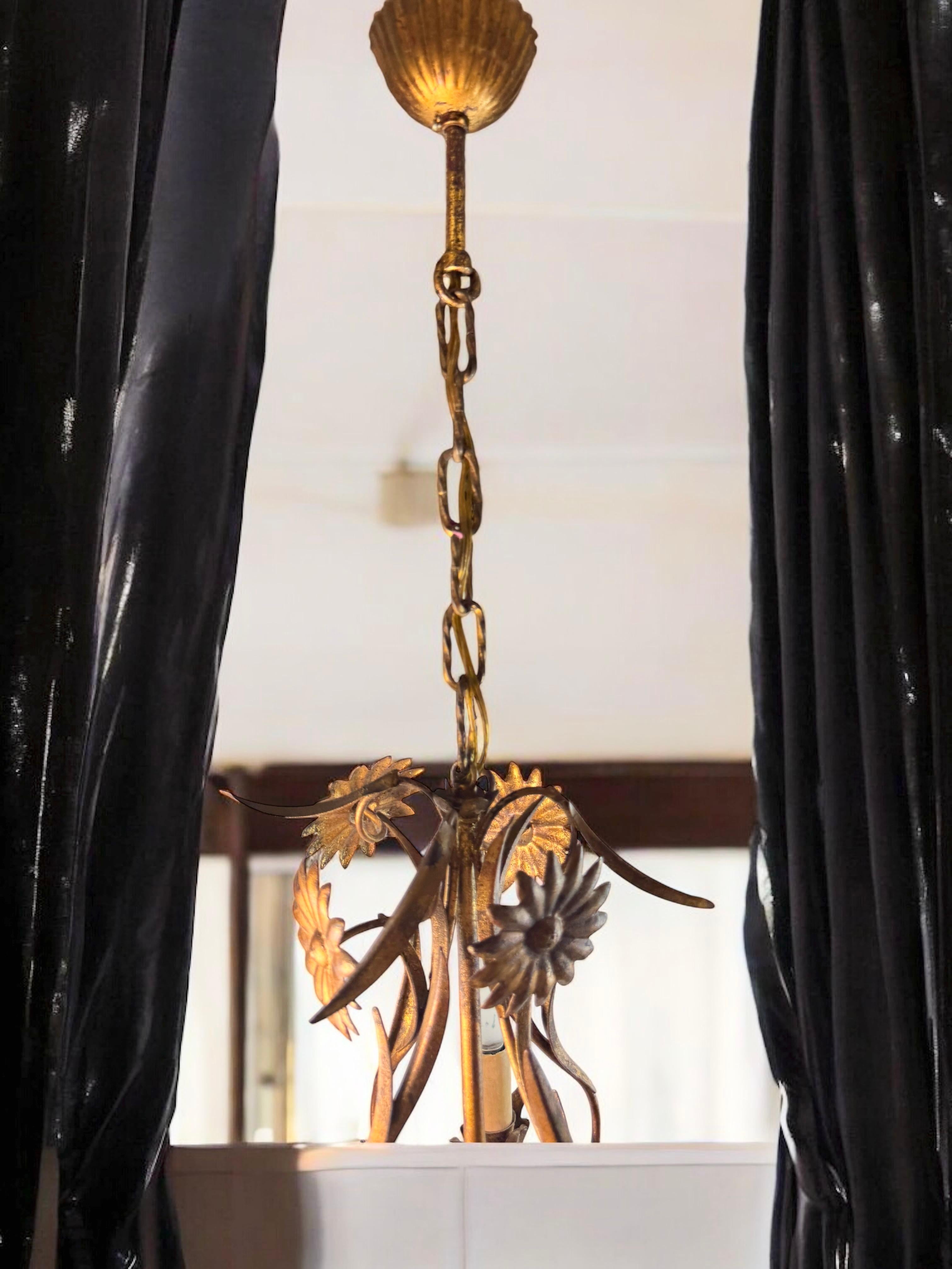 Belle Tole Florentine Florence dorée fleur Coco Chanel Chandelier en vente 9