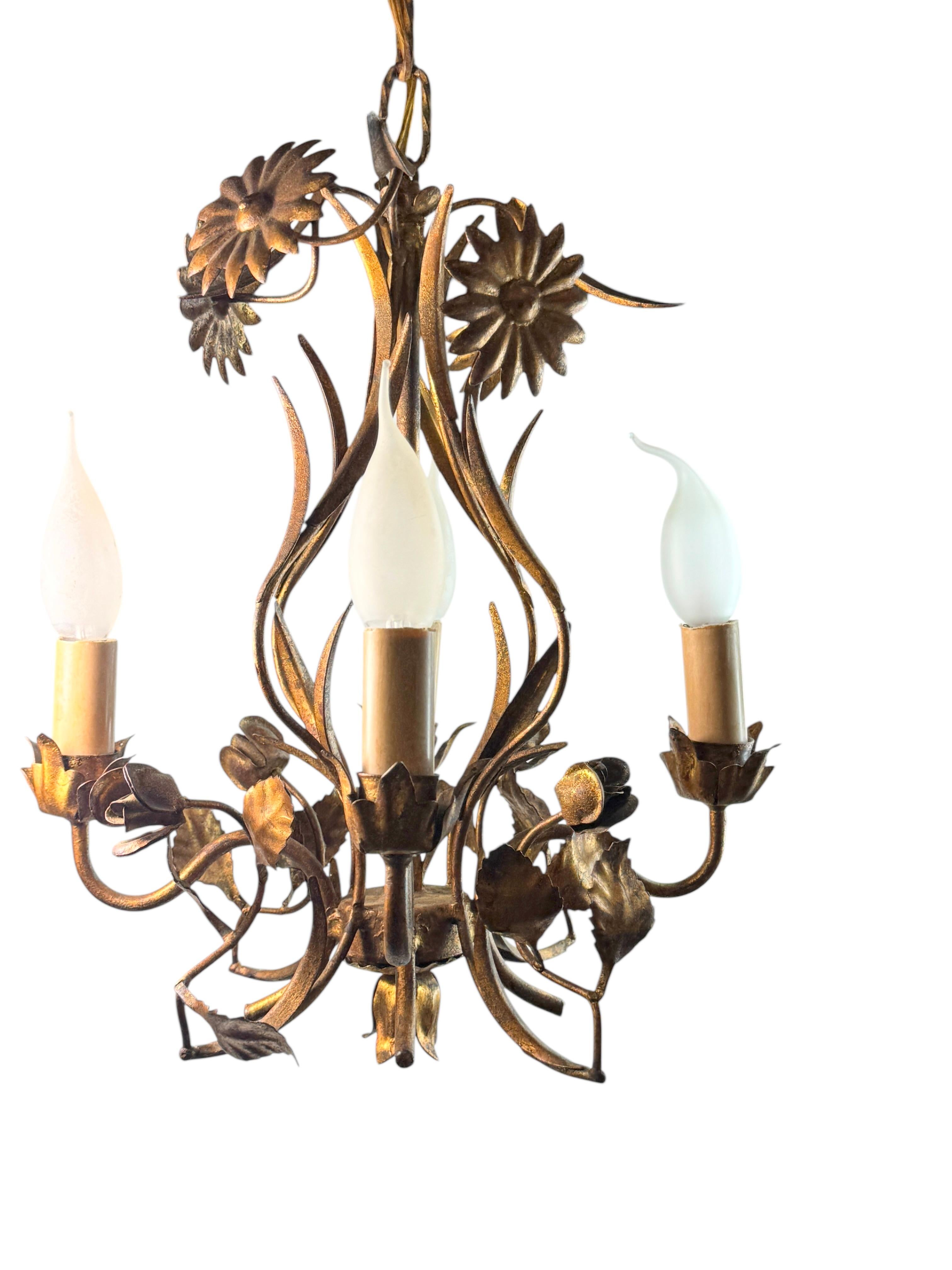 Hollywood Regency Belle Tole Florentine Florence dorée fleur Coco Chanel Chandelier en vente