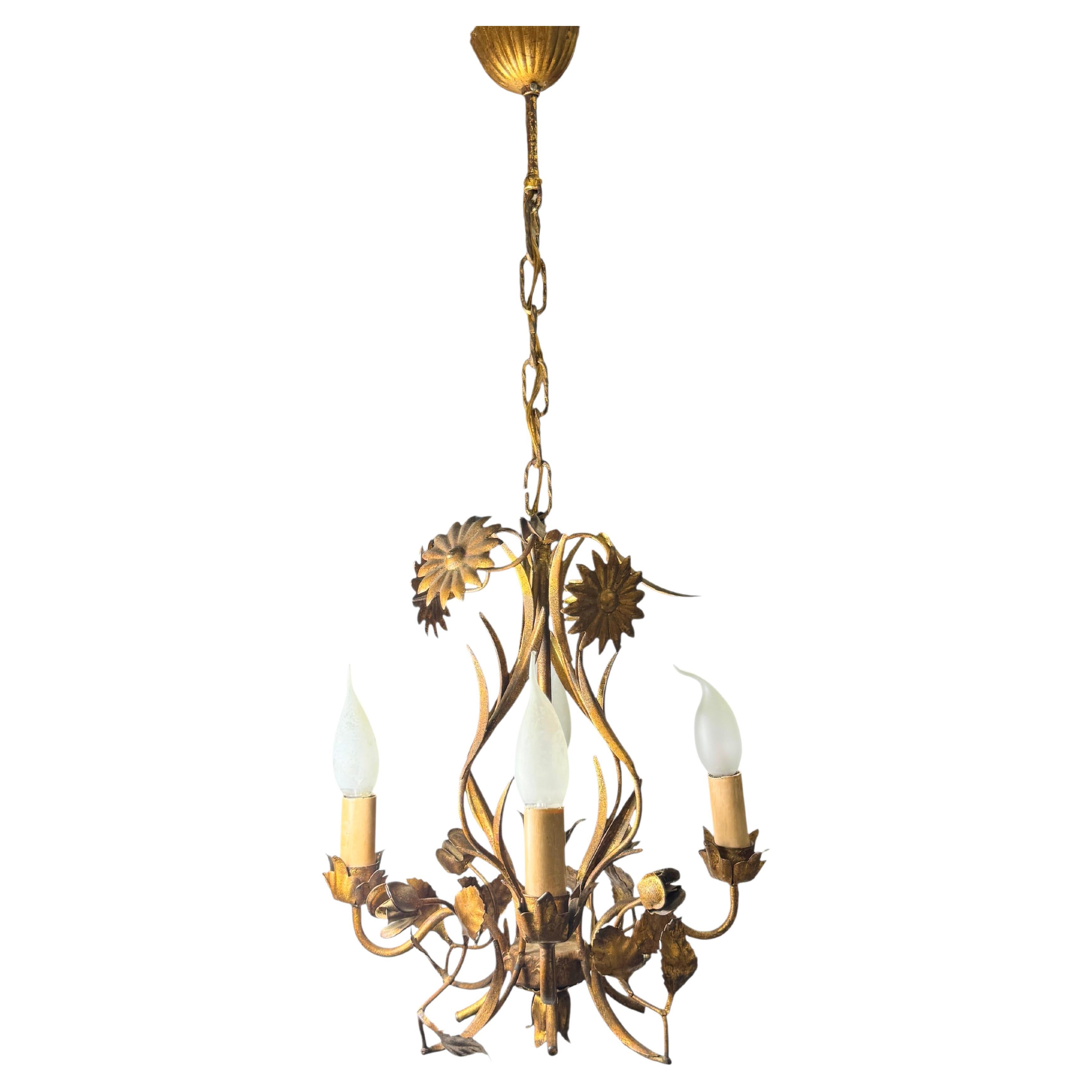 Belle Tole Florentine Florence dorée fleur Coco Chanel Chandelier en vente