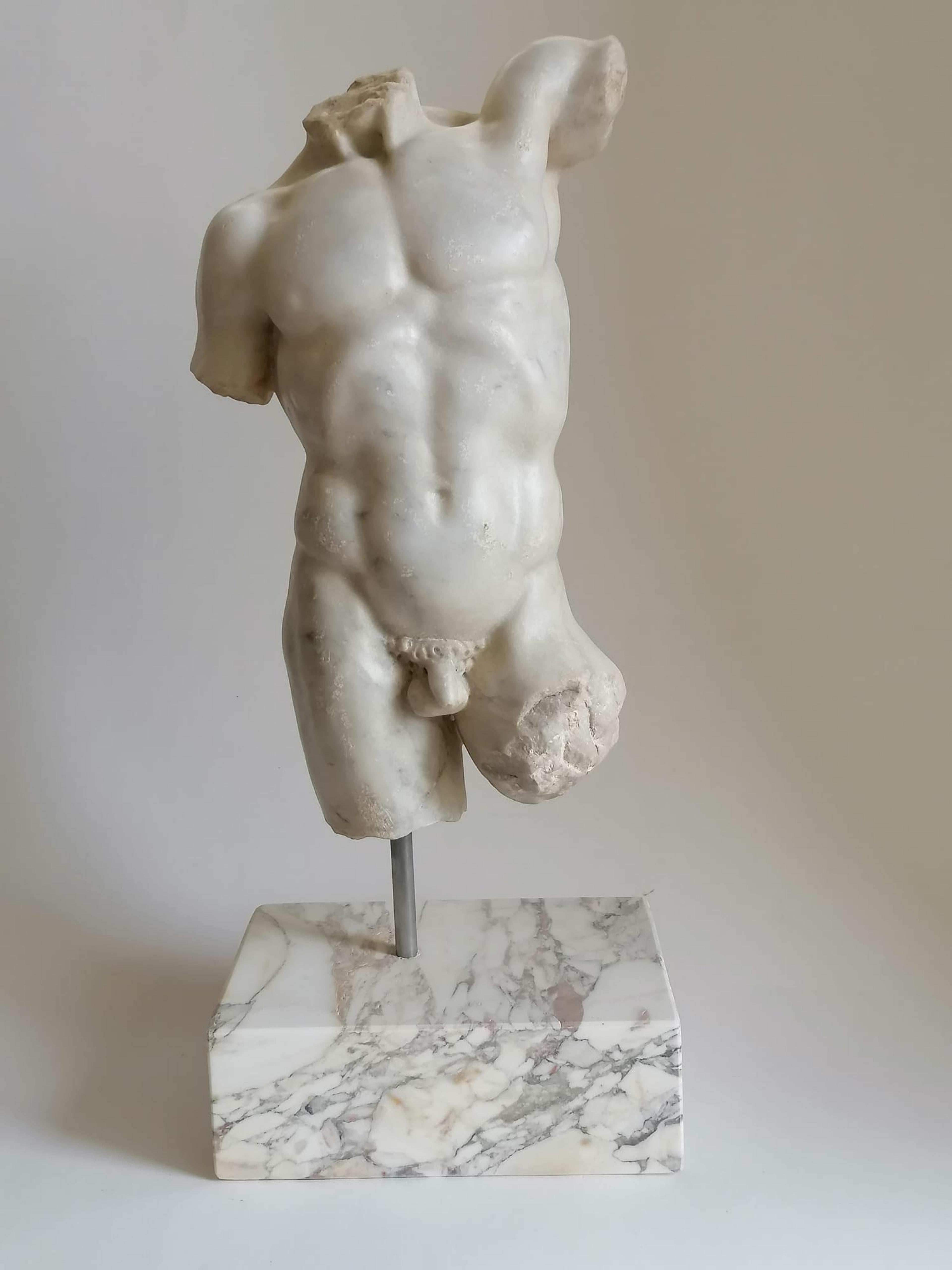 Schöner italienischer „Torso“ aus Carrara-Marmor des frühen 20. Jahrhunderts (restauriert) (Italienisch) im Angebot