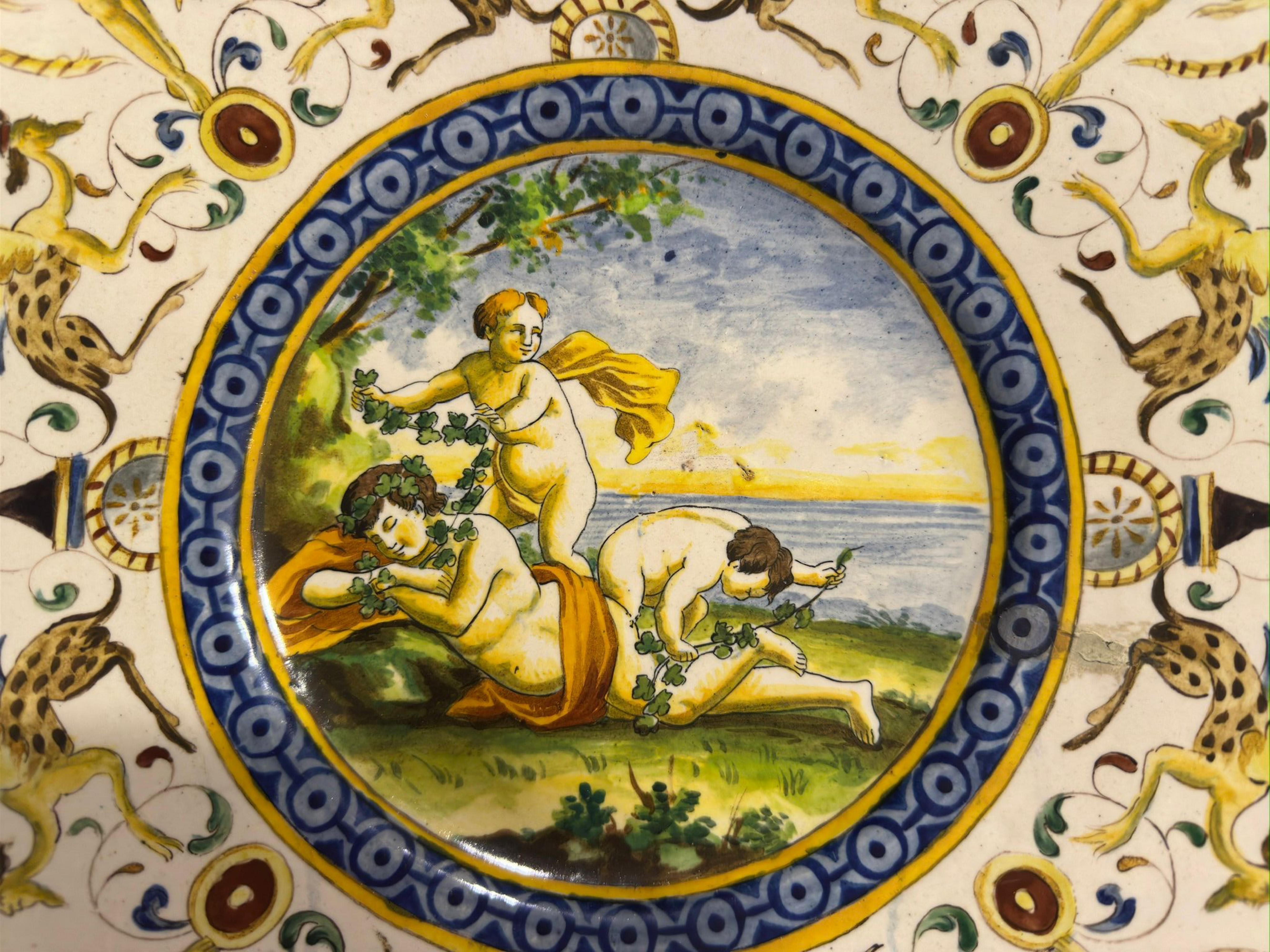 Beautiful Italian Urbino Ceramics Plate from the 18th Century
Large round dish in polychrome earthenware from Urbino
with the bottom decorated with 