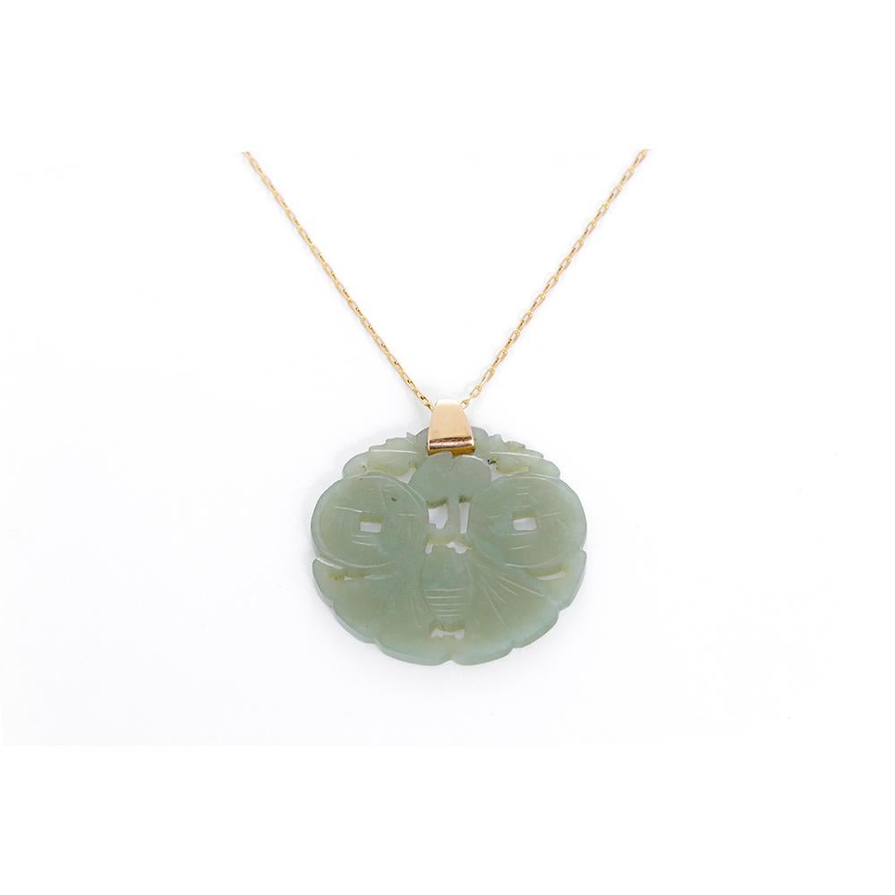 Beautiful Jade Gold Pendant Necklace In Excellent Condition For Sale In Dallas, TX