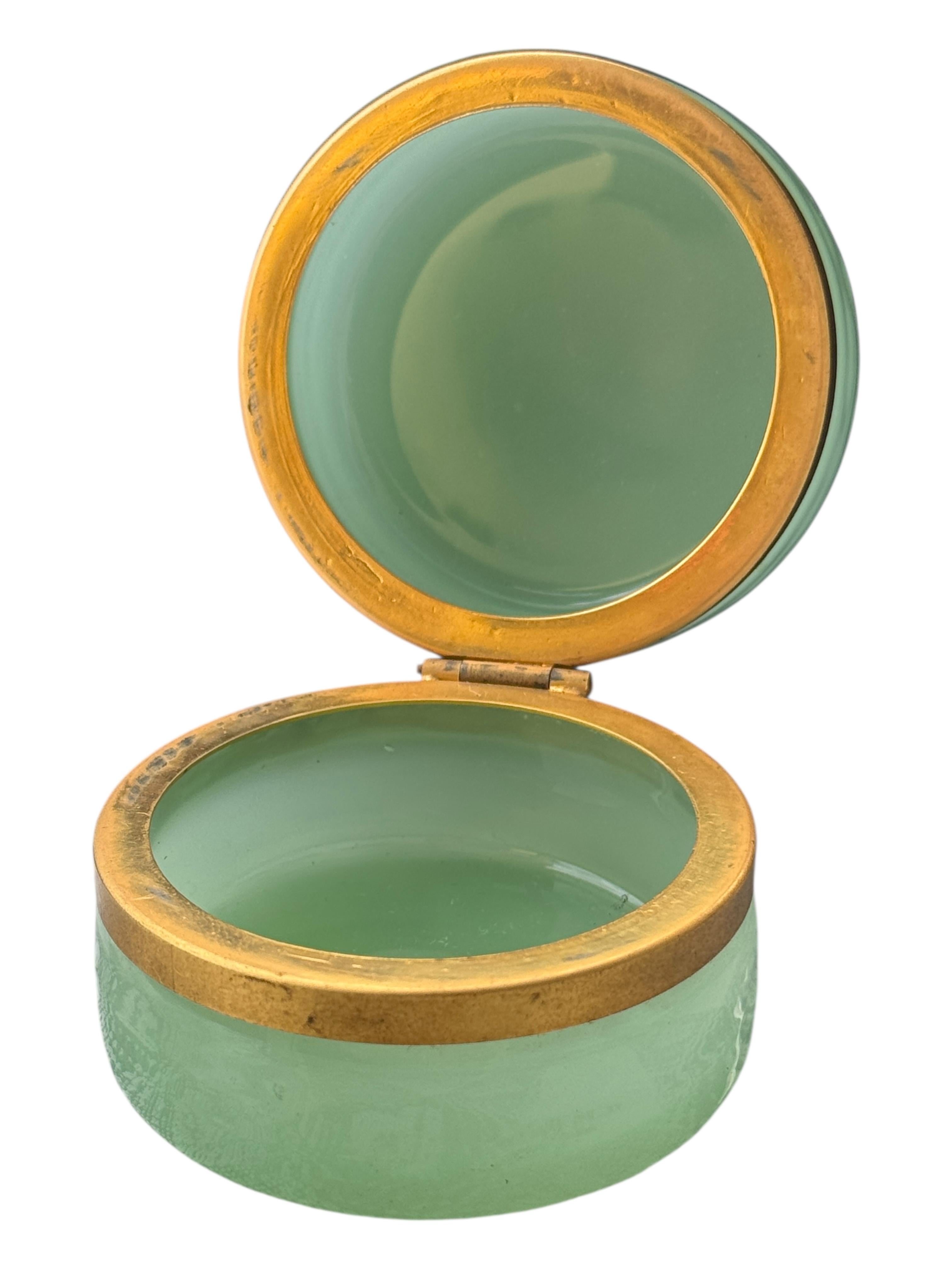 Schöne Jade-Opal Cenedese Glasbox mit Bronzebeschlägen, Italien, 1950er Jahre im Zustand „Gut“ im Angebot in Nuernberg, DE