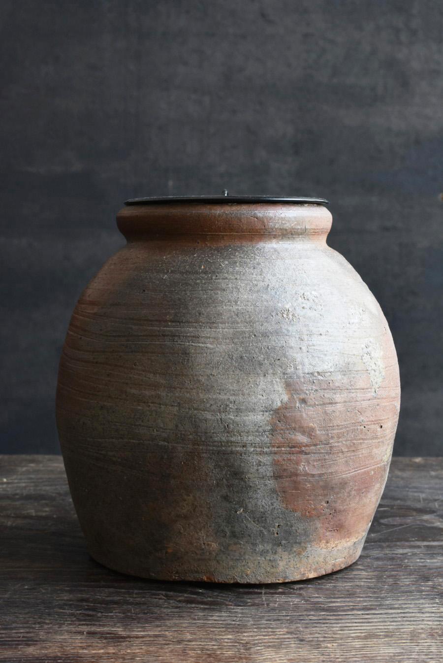 18th Century and Earlier Beautiful Japanese Antique Pottery Jar/1573-1600/