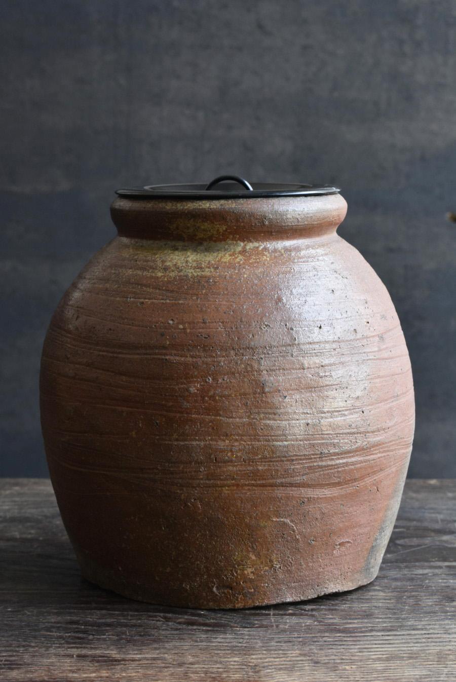 Beautiful Japanese Antique Pottery Jar/1573-1600/
