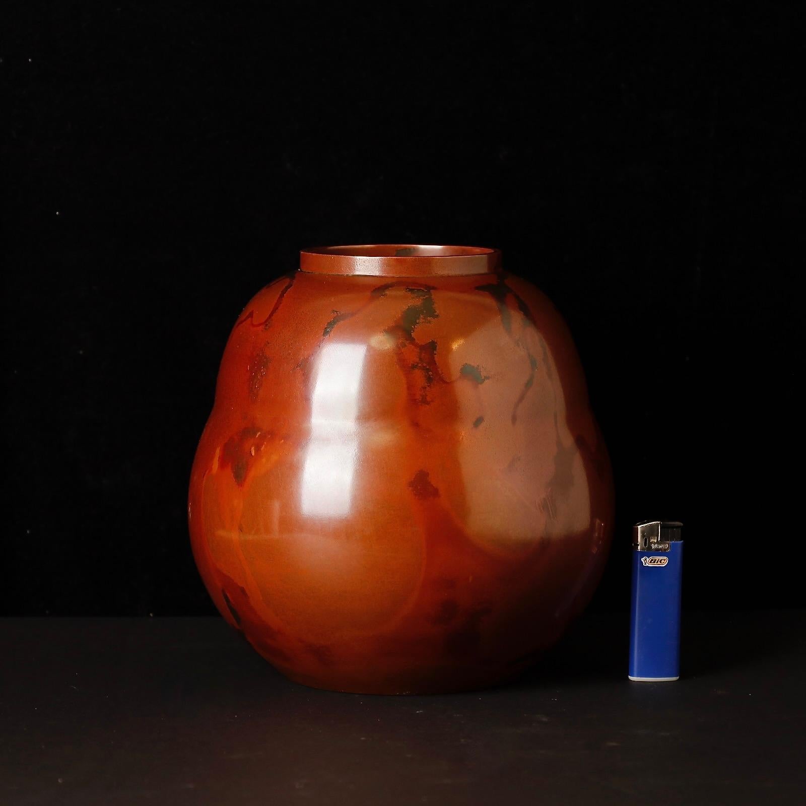 A superb Japanese bronze vase by Hōzan (鳳山), masterfully crafted with a soft, rounded silhouette and a warm reddish-brown patina. The surface reveals delicate tonal variations achieved through traditional firing techniques, creating a harmonious