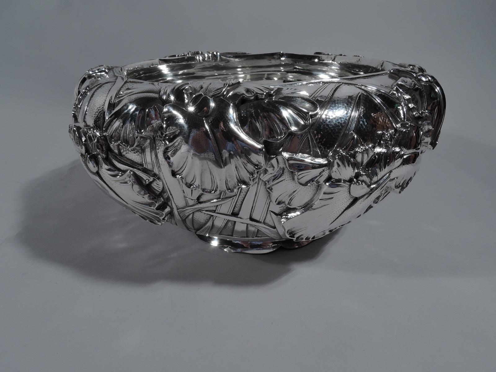 Beautiful Japanese Hand-Hammered Iris Bowl by Arthur & Bond In Excellent Condition In New York, NY