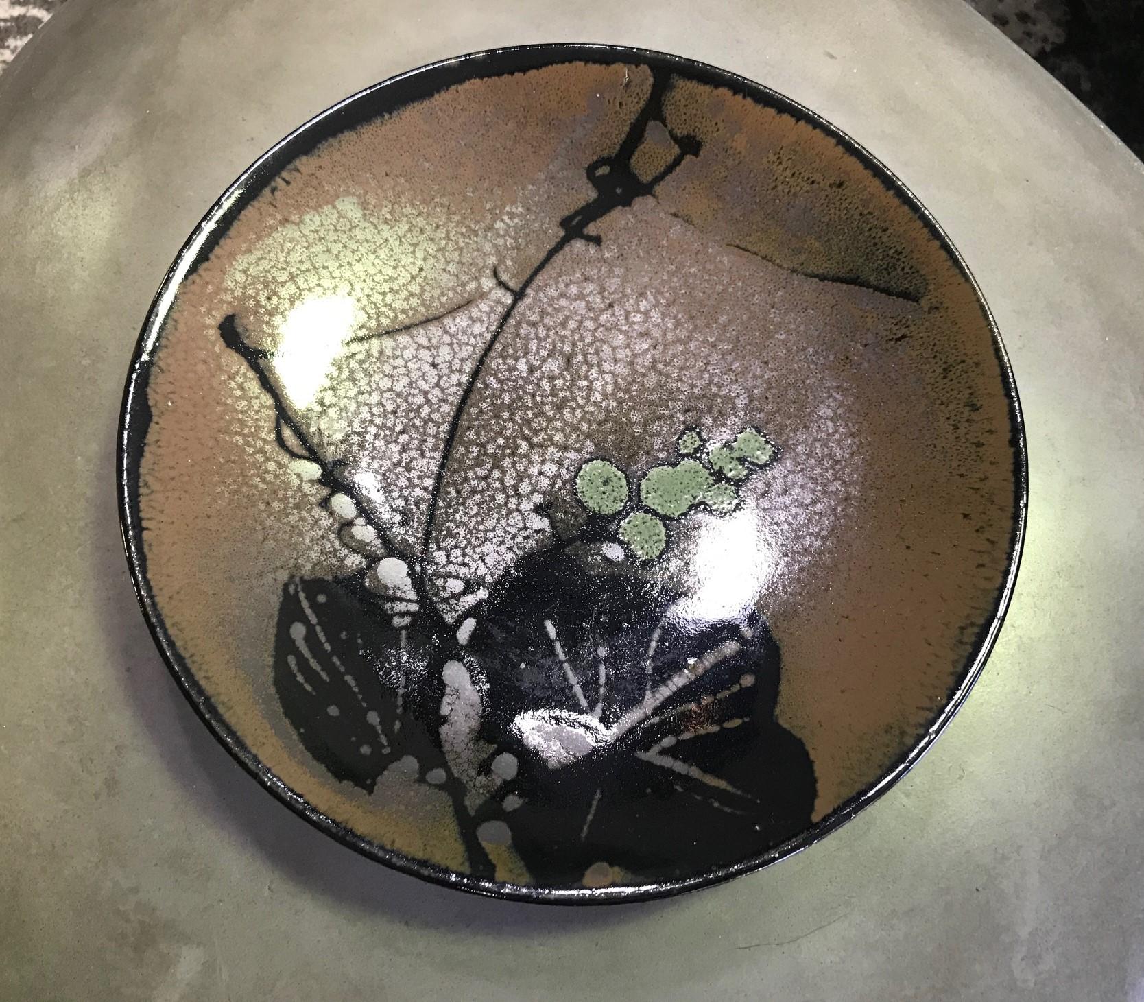 Beautiful Japanese Mashiko Glazed Ceramic Pottery Plate Charger with Lily Pads In Good Condition In Studio City, CA