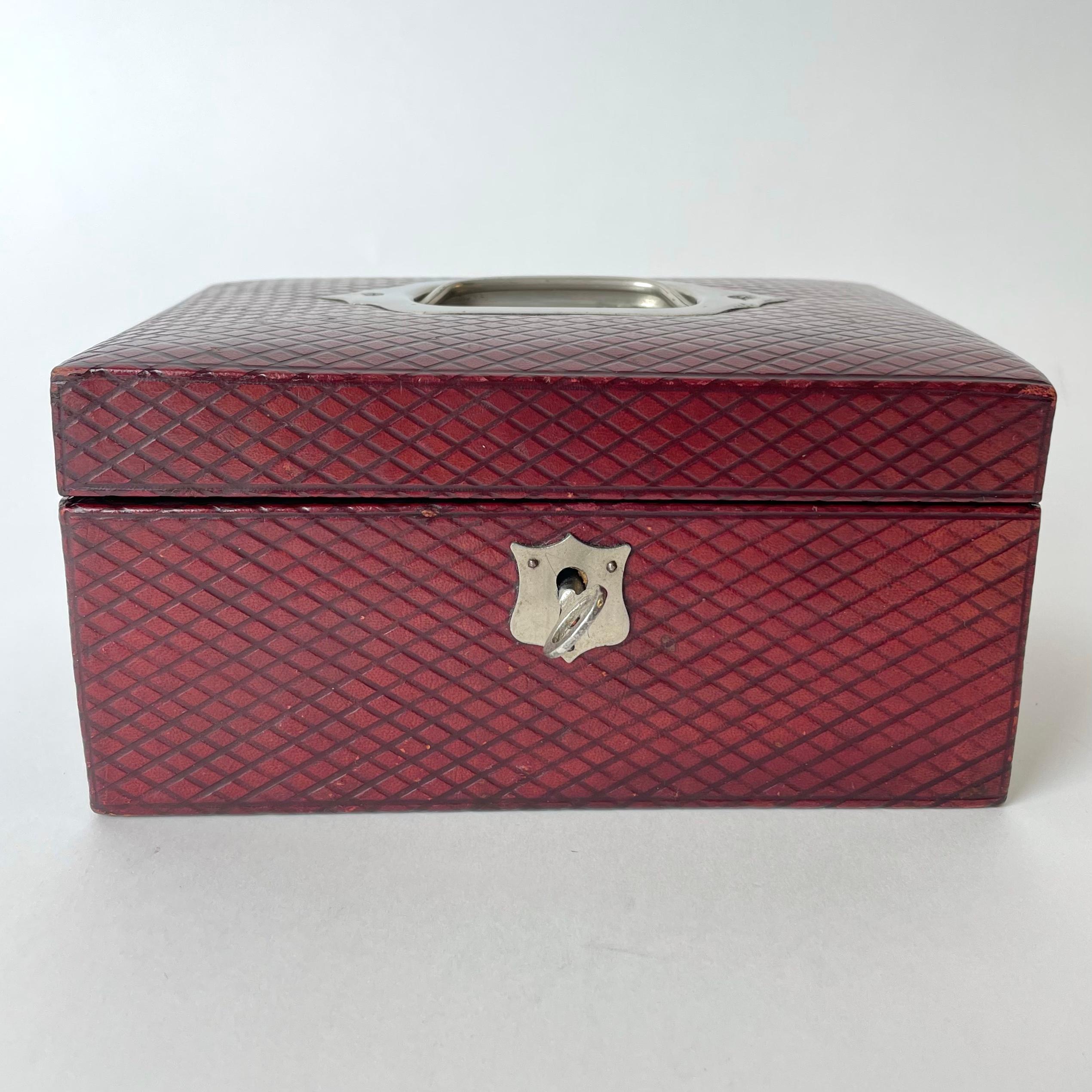 Anglais Belle boîte à bijoux en cuir rouge du début du 20e siècle en vente