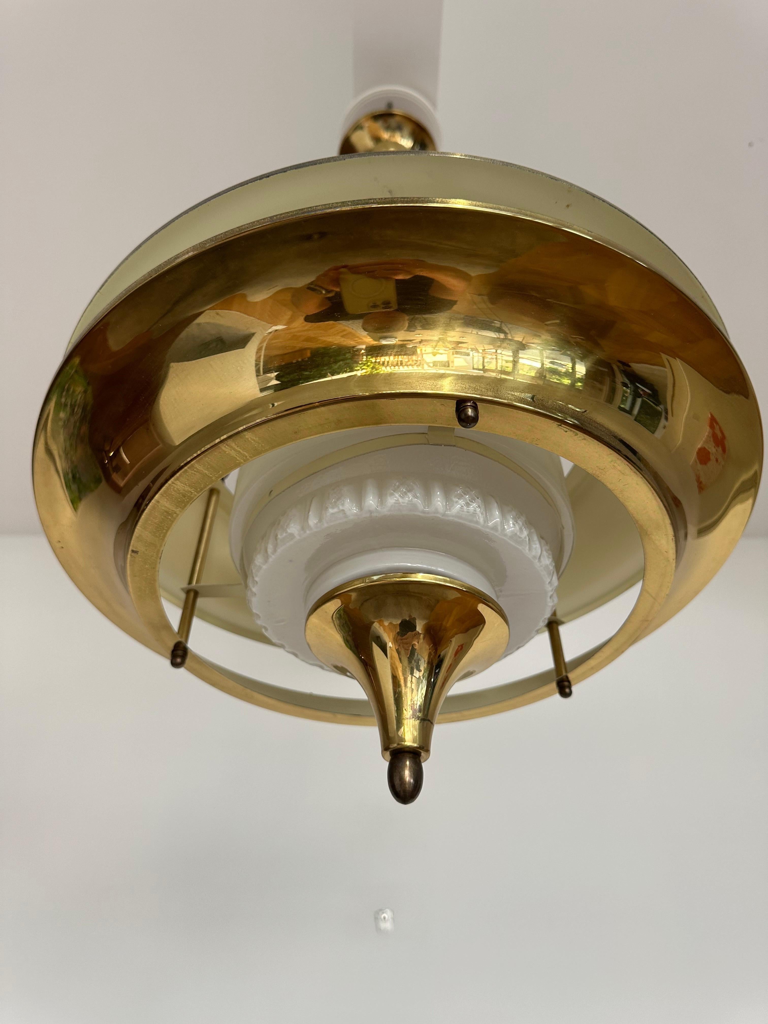 XX secolo Bellissimo lampadario Kai Finnmark / Kai Ruokonen in ottone di LYNX in vendita