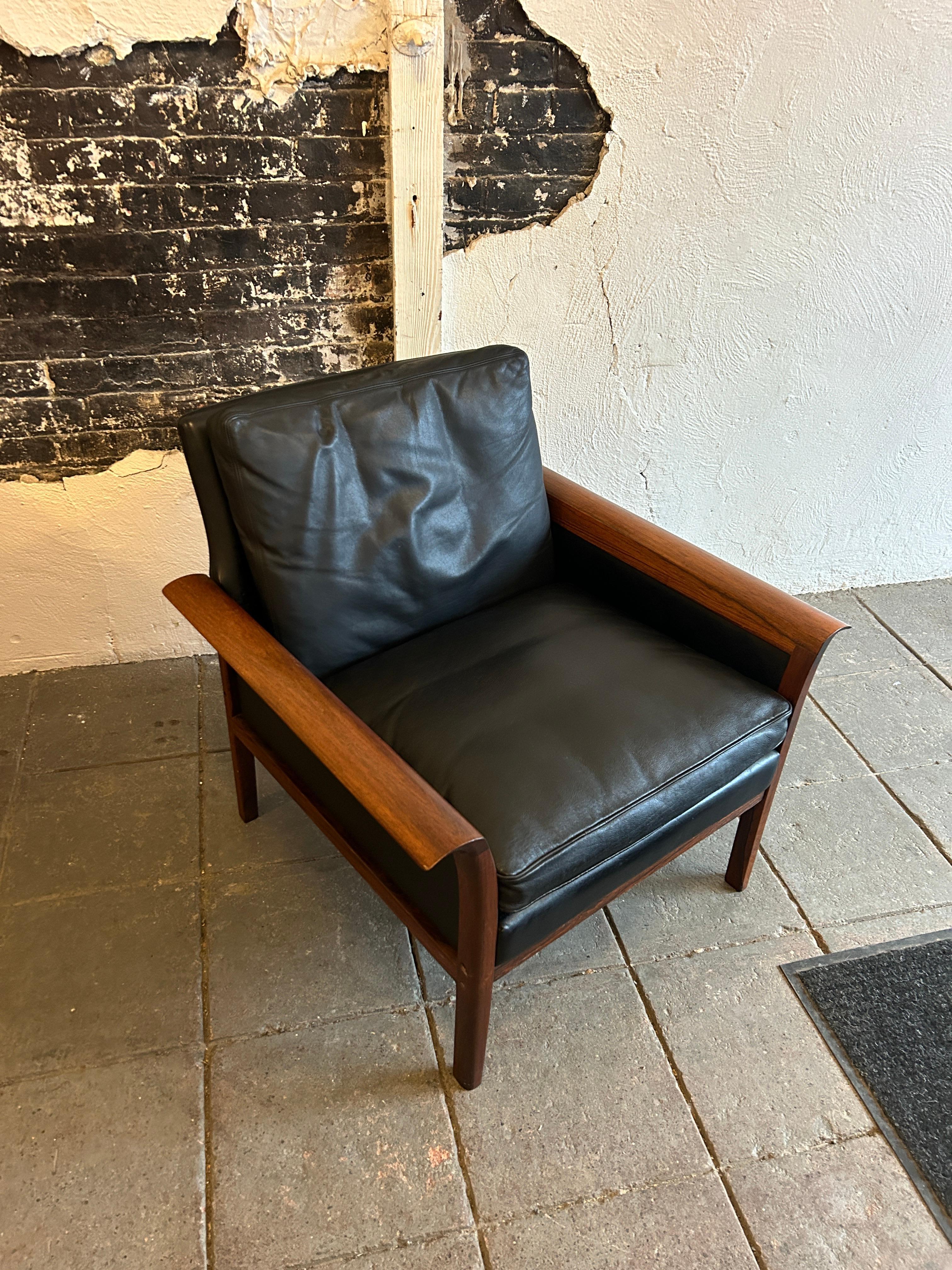Magnifique chaise en cuir noir et bois de rose de Knut Saeter pour Vatne Mobler en vente 2