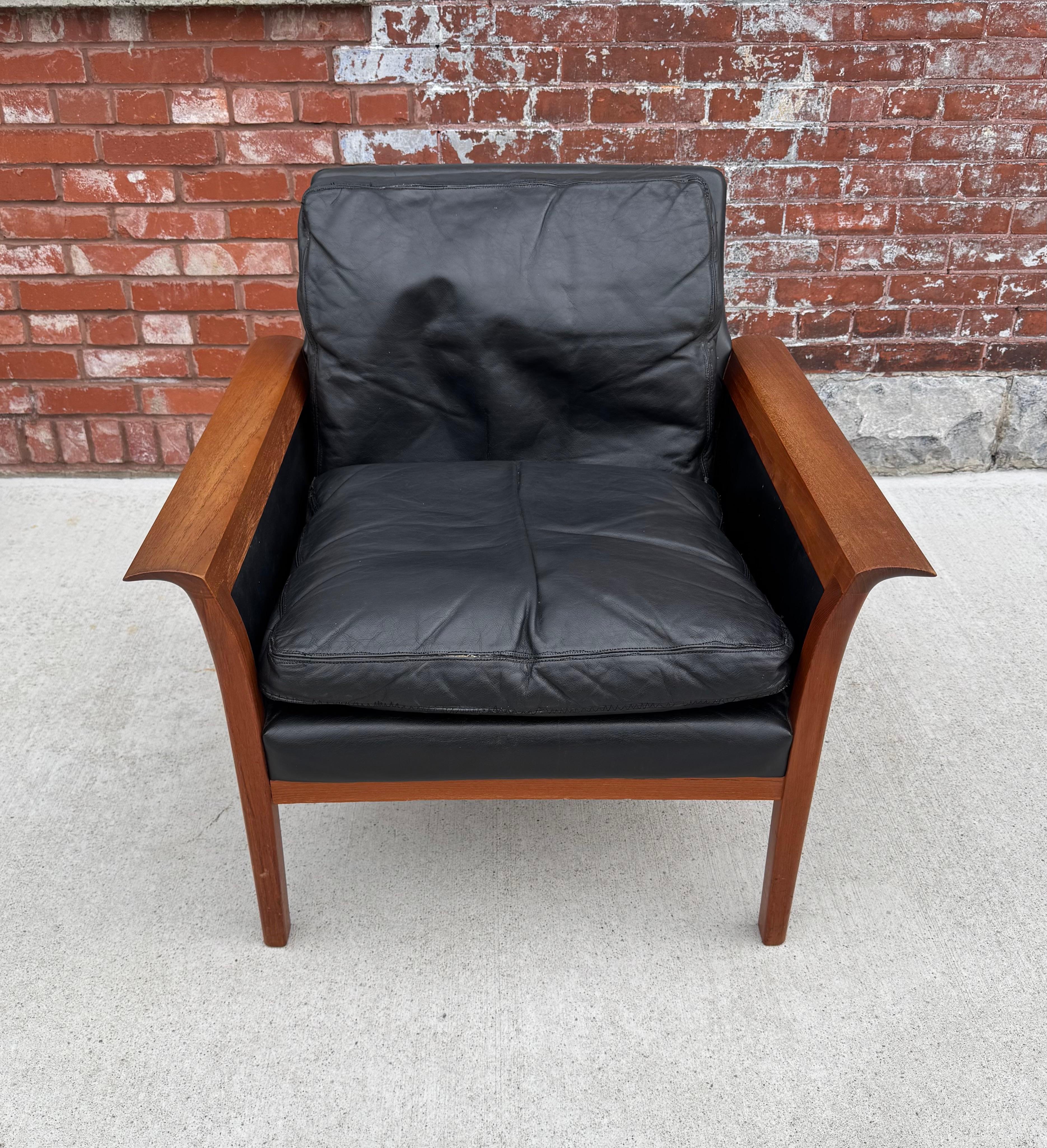 Magnifique chaise longue en cuir noir et teck de Knut Saeter pour Vatne Mobler en vente 3
