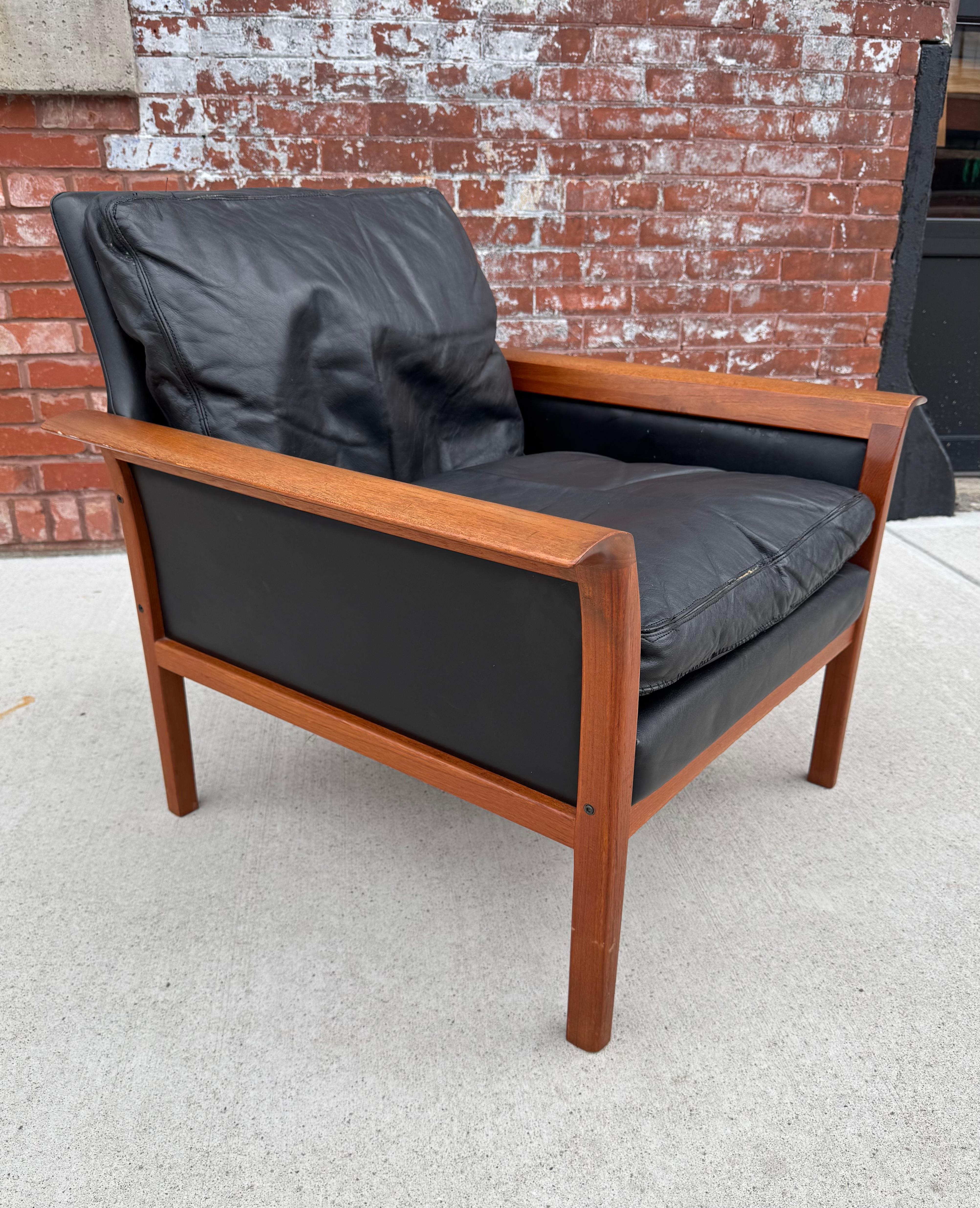 Magnifique chaise longue en cuir noir et teck de Knut Saeter pour Vatne Mobler en vente 2