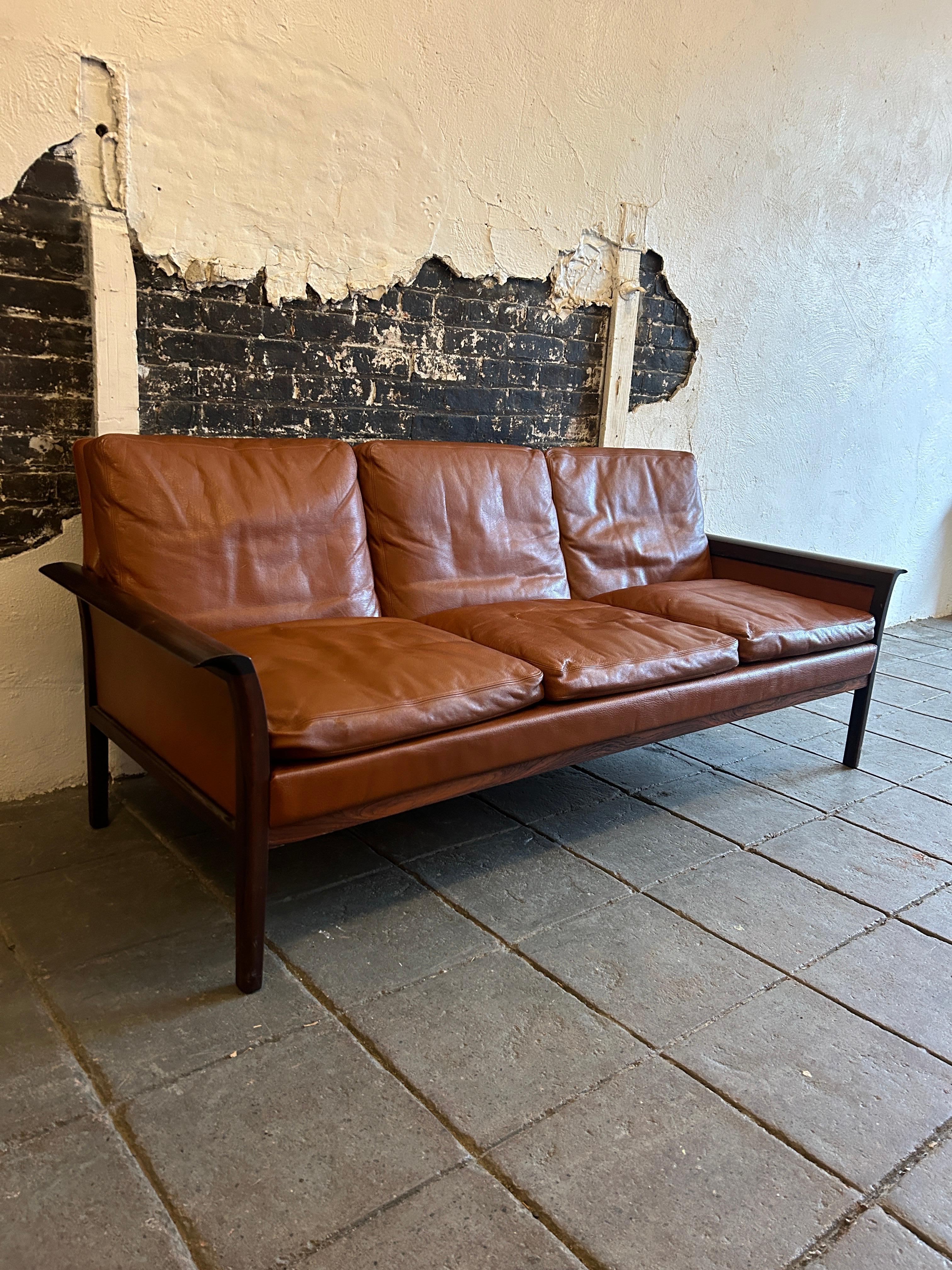 Beautiful Knut Saeter for Vatne Mobler cognac Leather and Rosewood Sofa For Sale 3