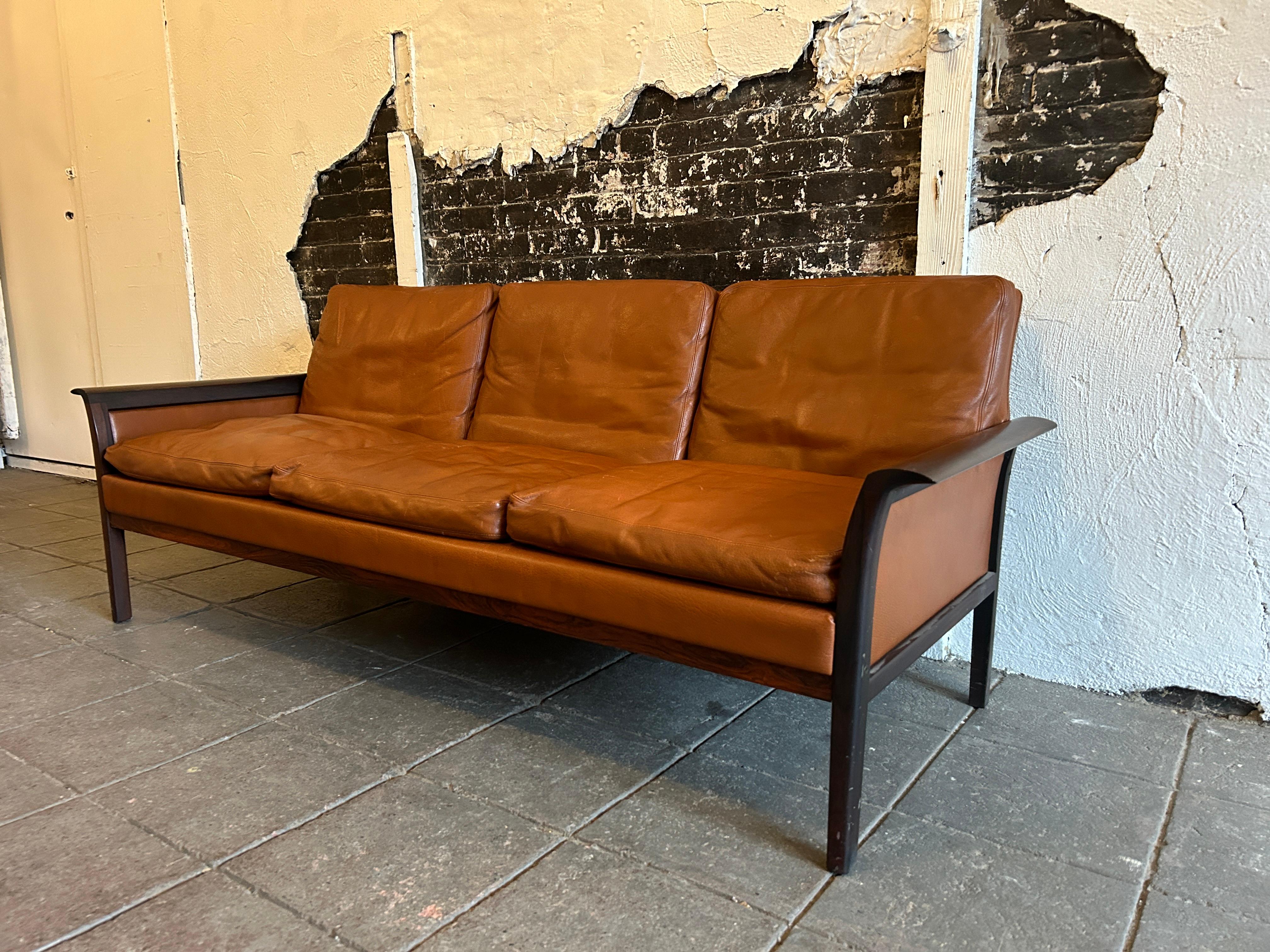 Beautiful Knut Saeter for Vatne Mobler cognac Leather and Rosewood Sofa For Sale 4