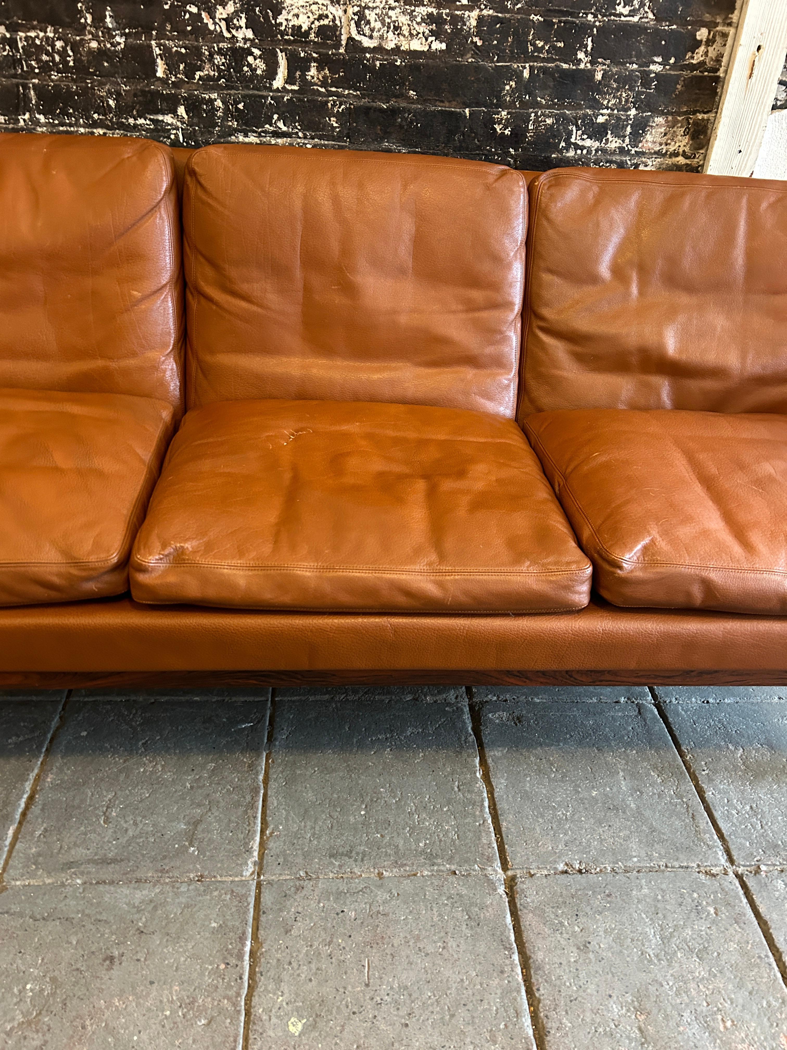 Beautiful Knut Saeter for Vatne Mobler cognac Leather and Rosewood Sofa For Sale 2