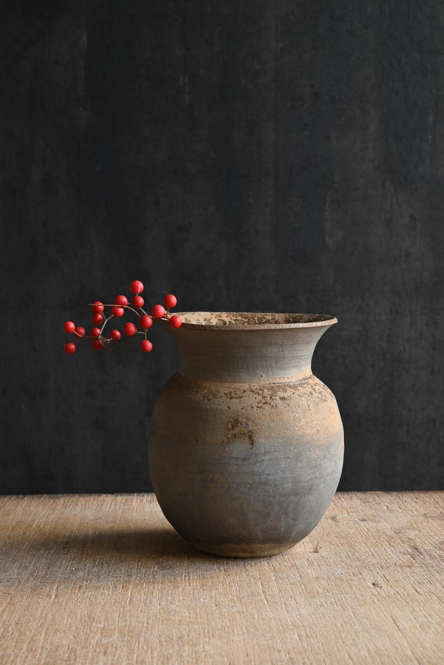 Beautiful Korean antique earthenware/gray excavated flower vase For Sale 6