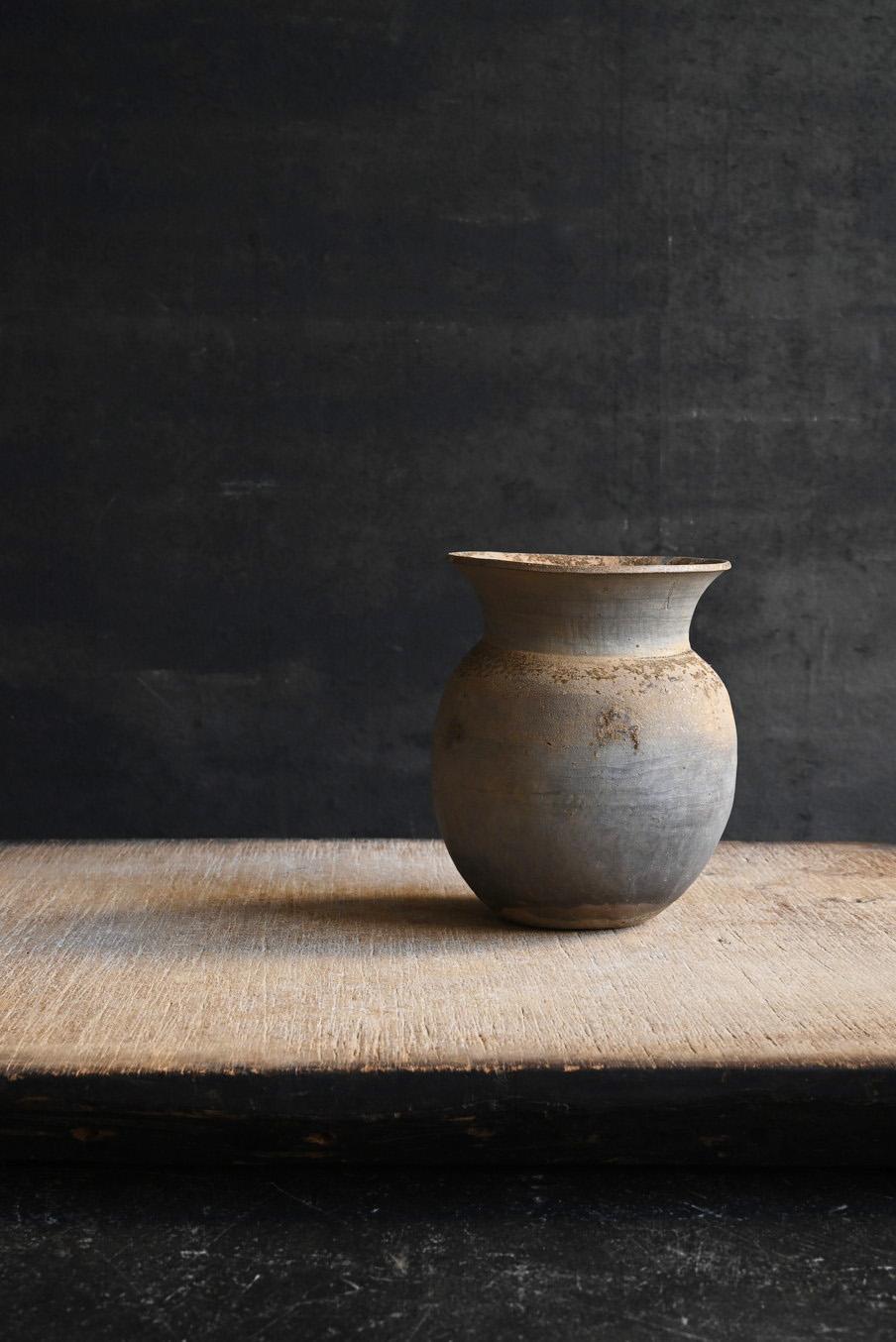 Beautiful Korean antique earthenware/gray excavated flower vase For Sale 7