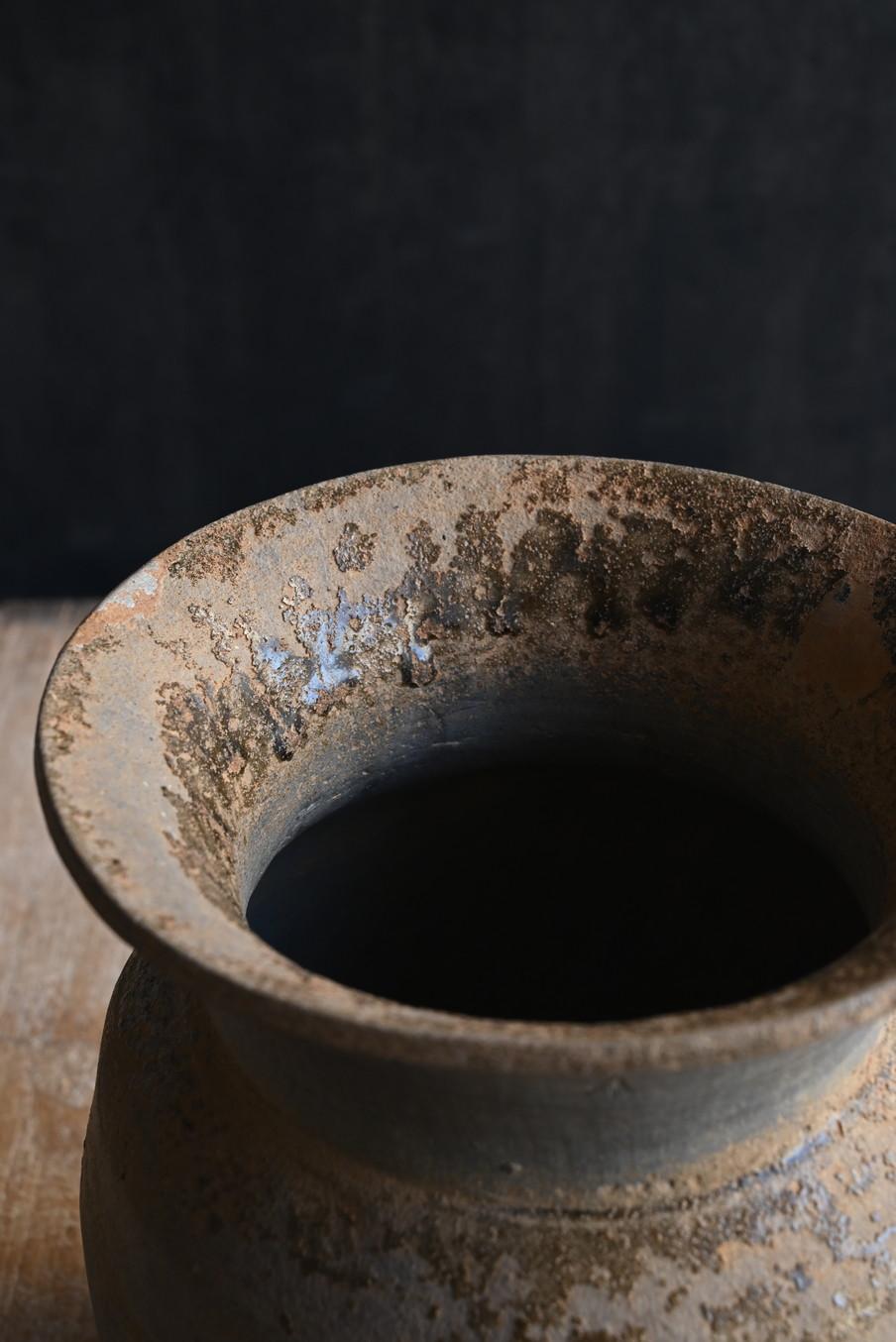 Unglazed Beautiful Korean antique earthenware/gray excavated flower vase For Sale