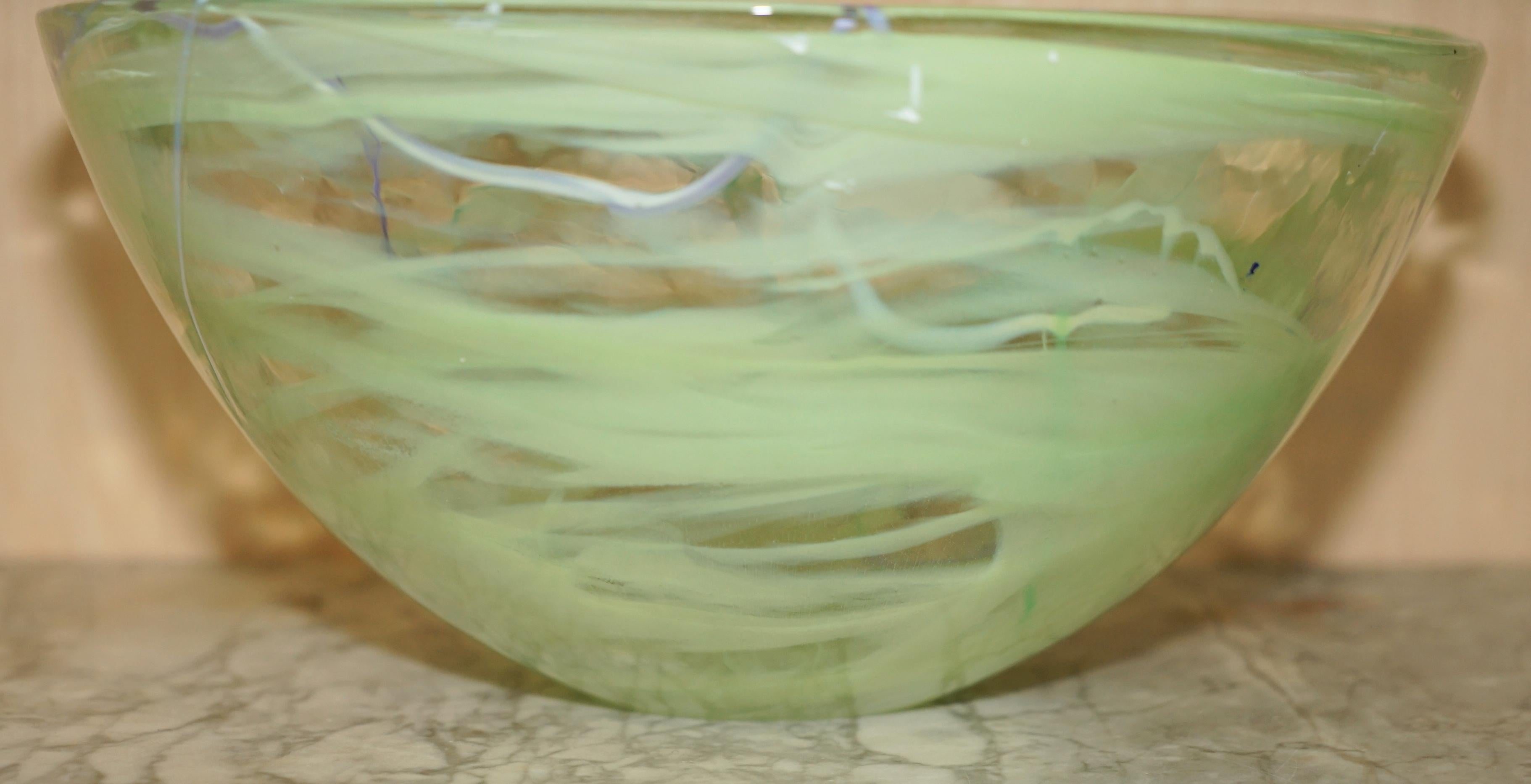 Européen Kosta Boda - Magnifique bol décoratif en verre fait sur mesure par Anna Ehrner en vente