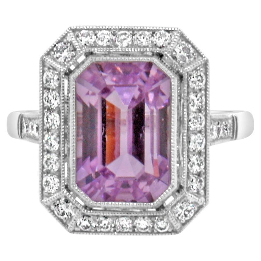 Schöner Verlobungsring aus Platin mit Kunzit und Diamant