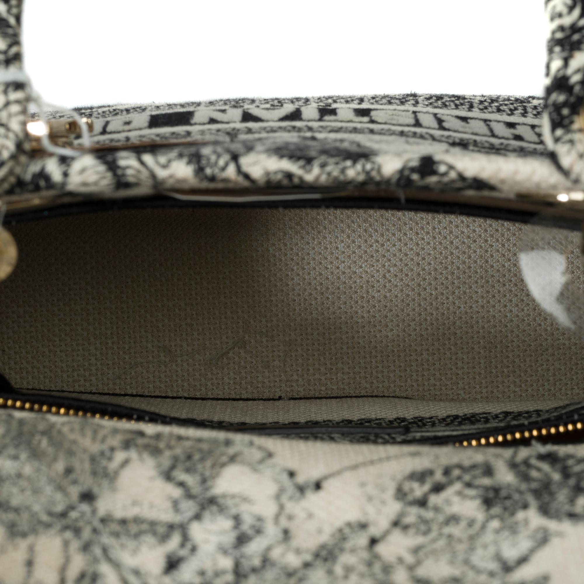 Beautiful Lady Dior MM D-Lite in Black Toile de Jouy Reverse motif, PHW For Sale 5