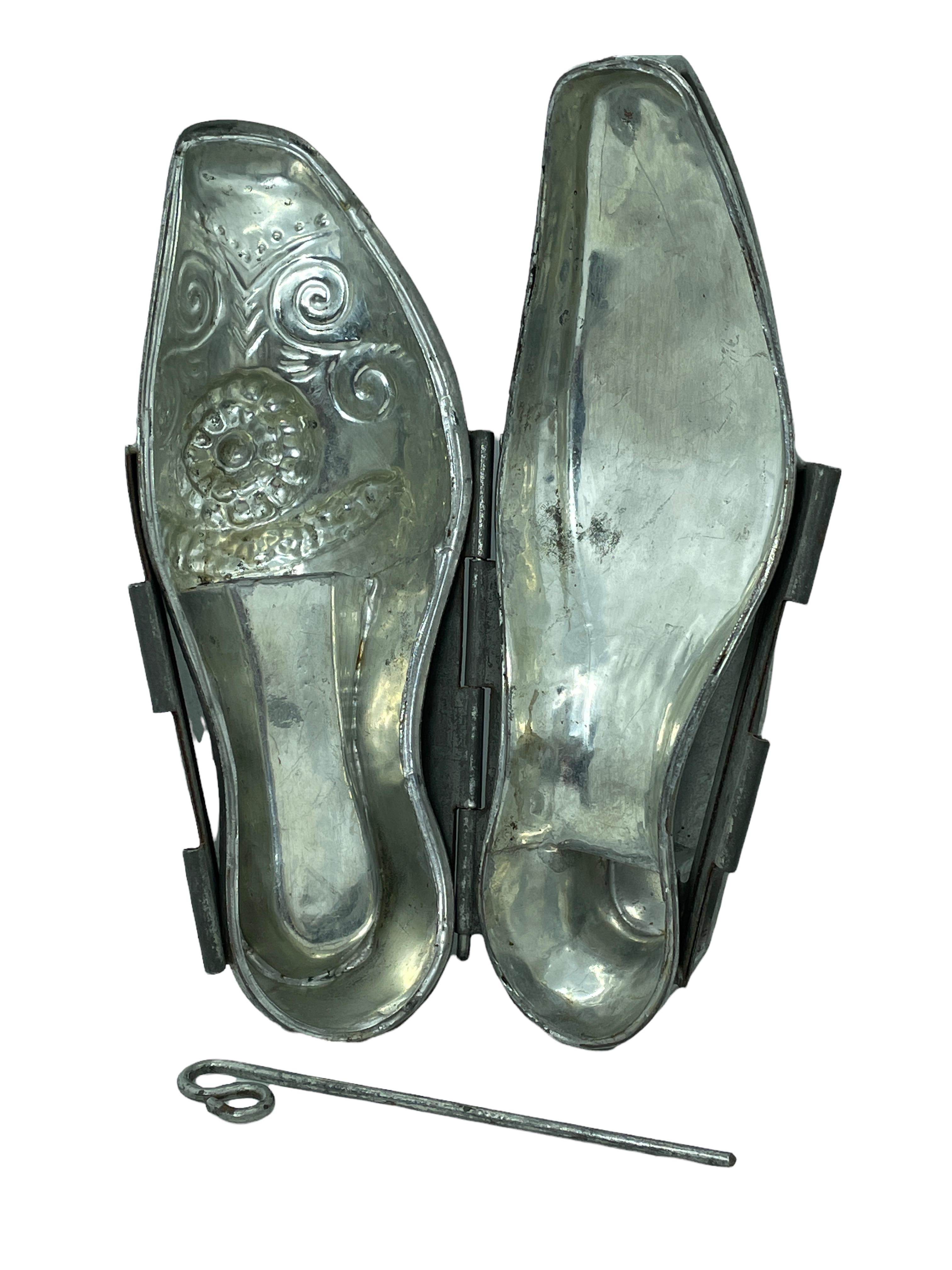 Beautiful Lady Shoe Chocolate or Baking Mold Antique German, 1890s For Sale 1