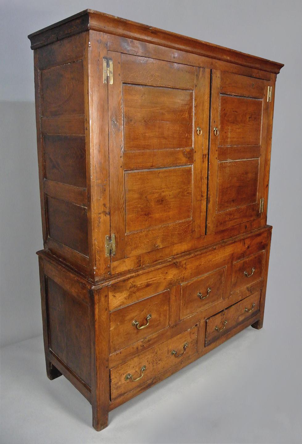 Beautiful Large 17th Century Yew, Oak and Fruitwood Press Cupboard / Wardrobe For Sale 4