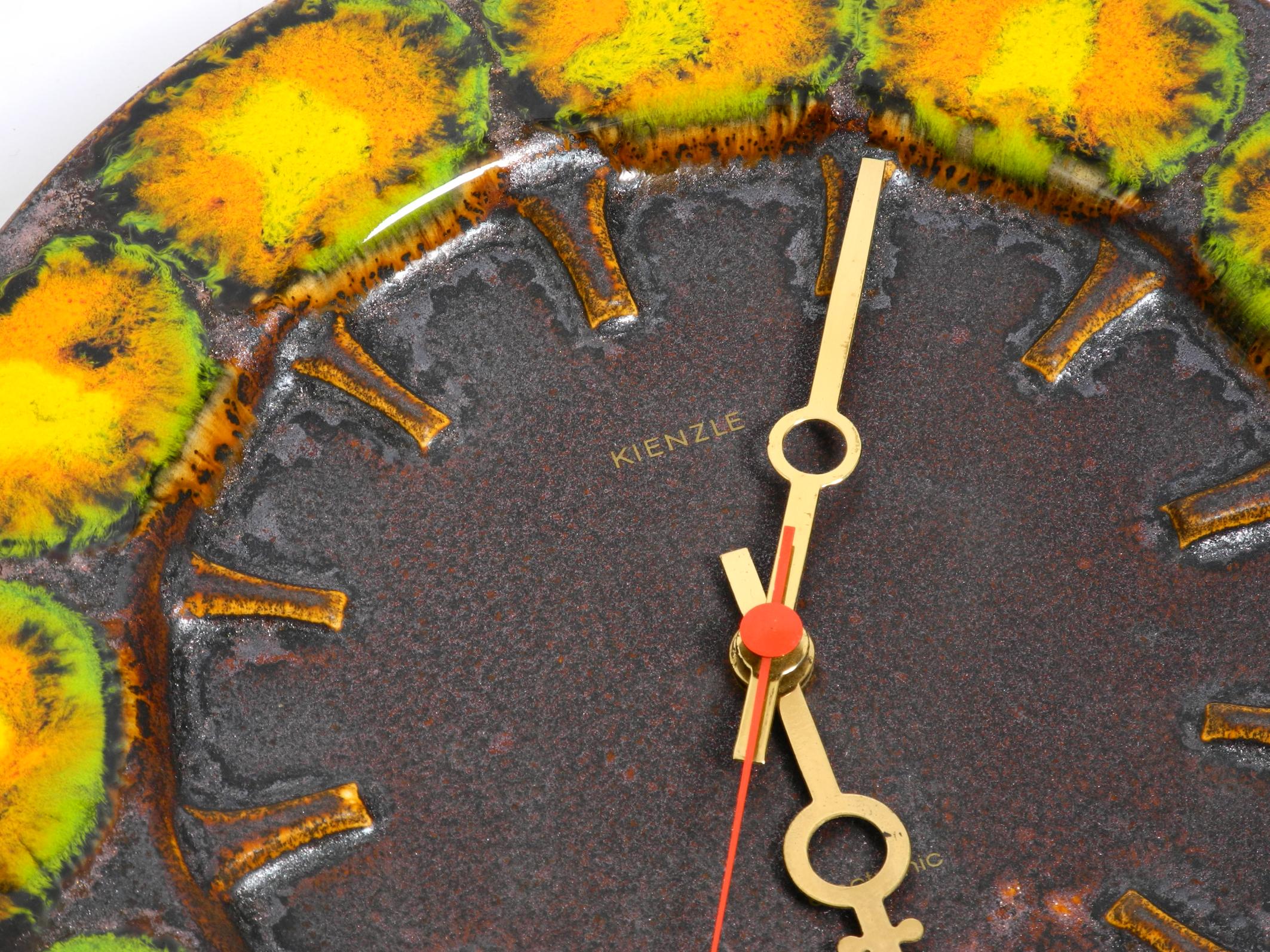 Precioso gran reloj de pared de cerámica Fat Lava de los años 60, de Kienzle Cerámico en venta
