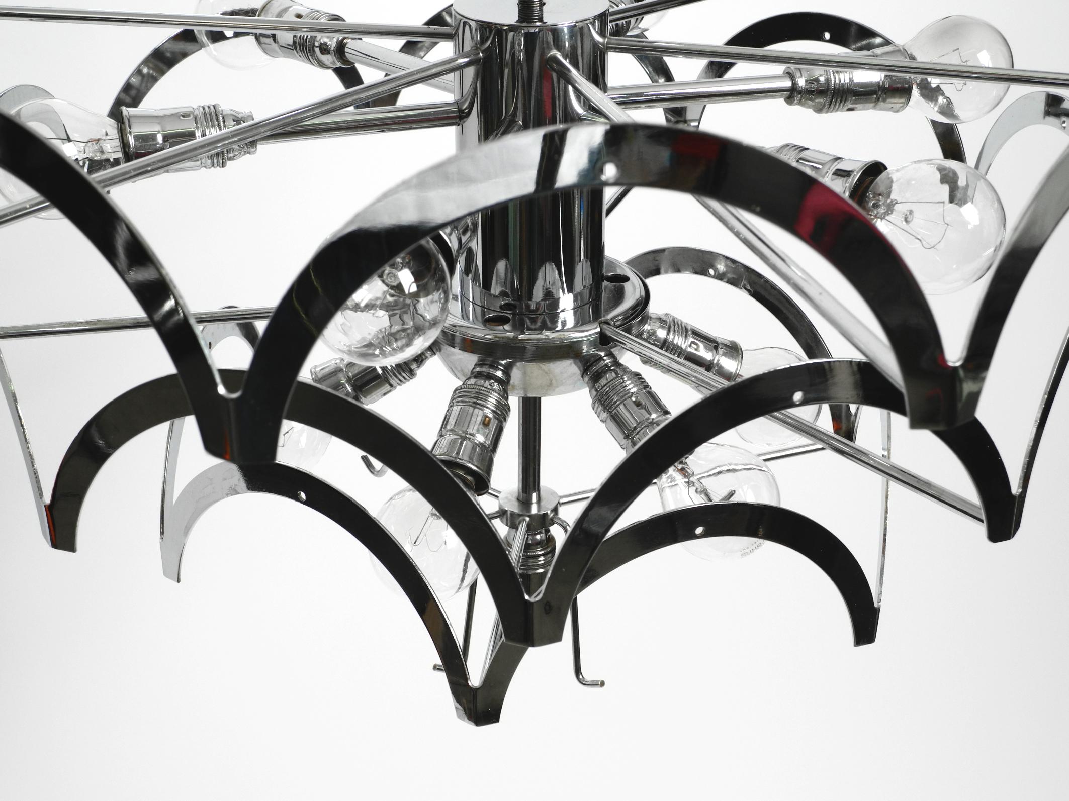 Beautiful large 1960s large chrome metal and glass disc ceiling chandelier For Sale 5