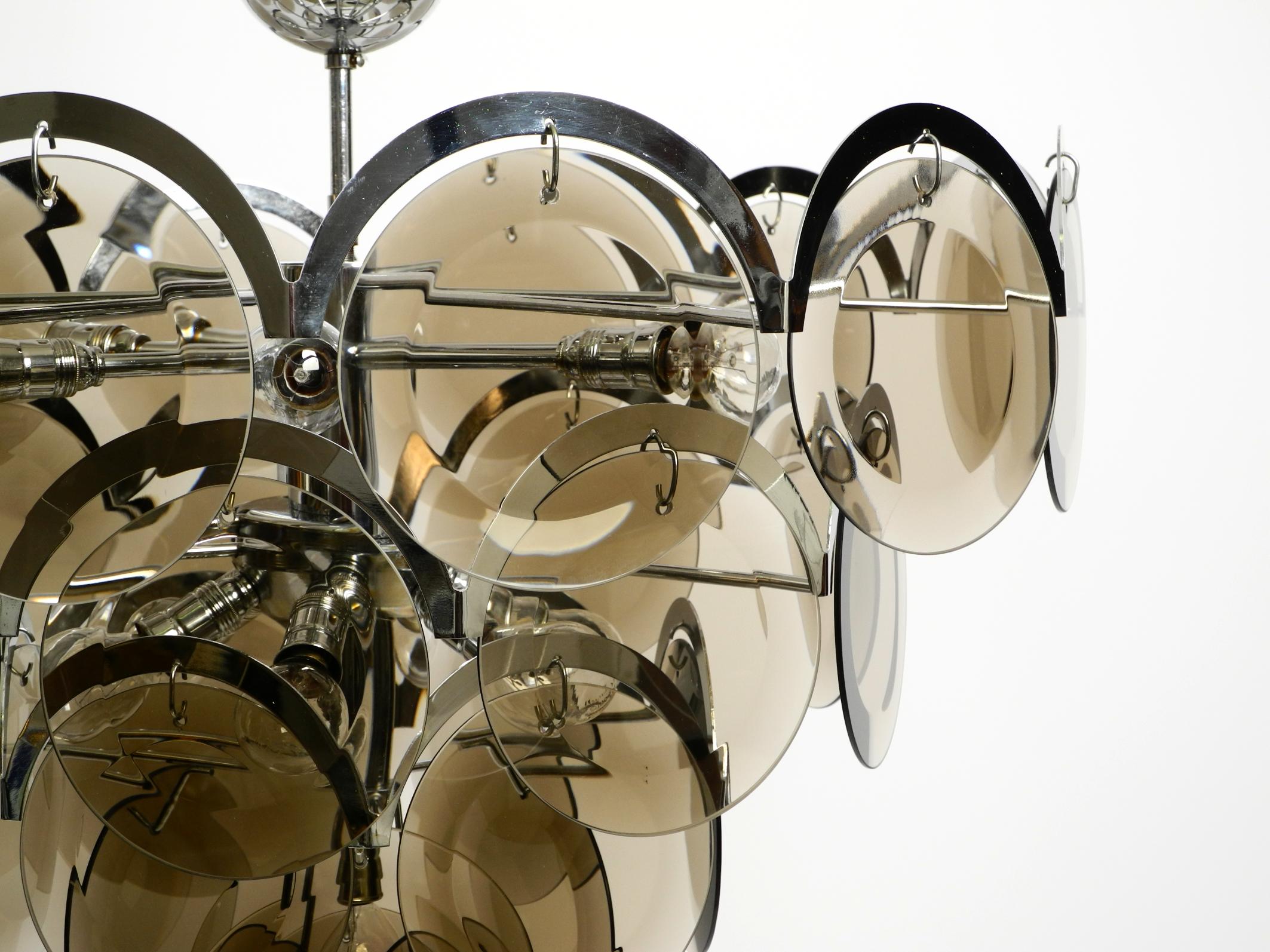 Beautiful large 1960s large chrome metal and glass disc ceiling chandelier For Sale 8