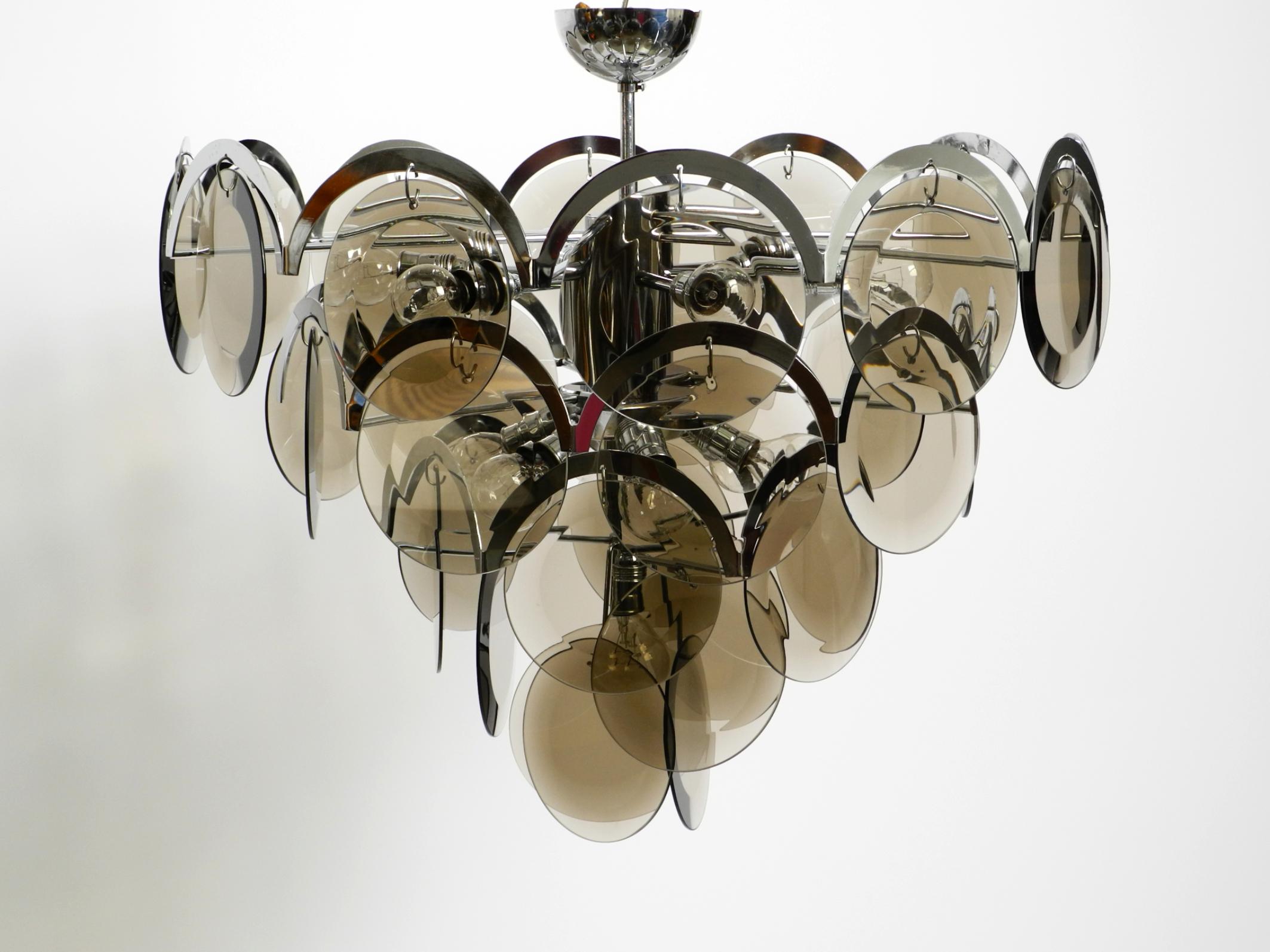Beautiful large 1960s large chrome metal and glass disc ceiling chandelier For Sale 9