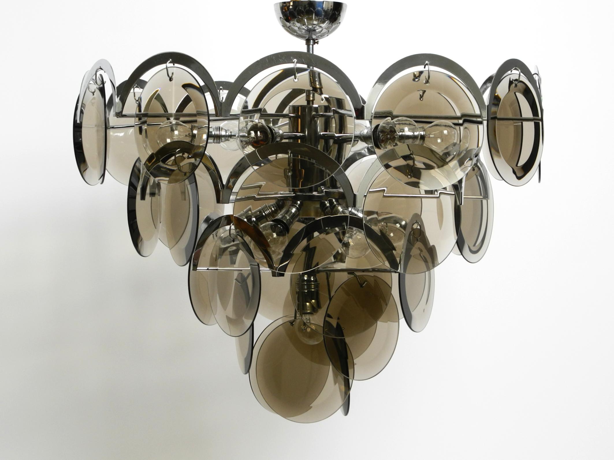 Beautiful large 1960s large chrome metal and glass disc ceiling chandelier For Sale 10