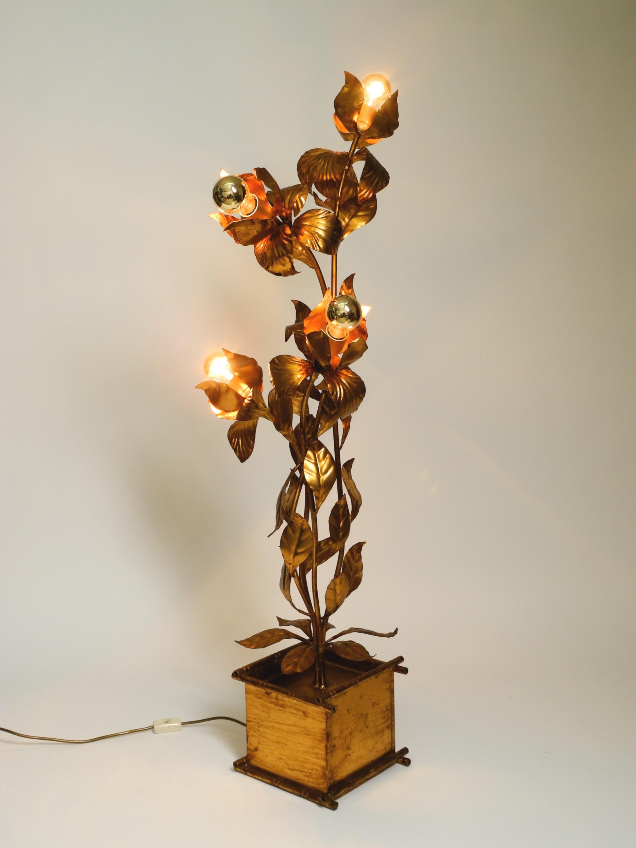 Hollywood Regency Beautiful large 1970s gold plated metal Florentine floor lamp