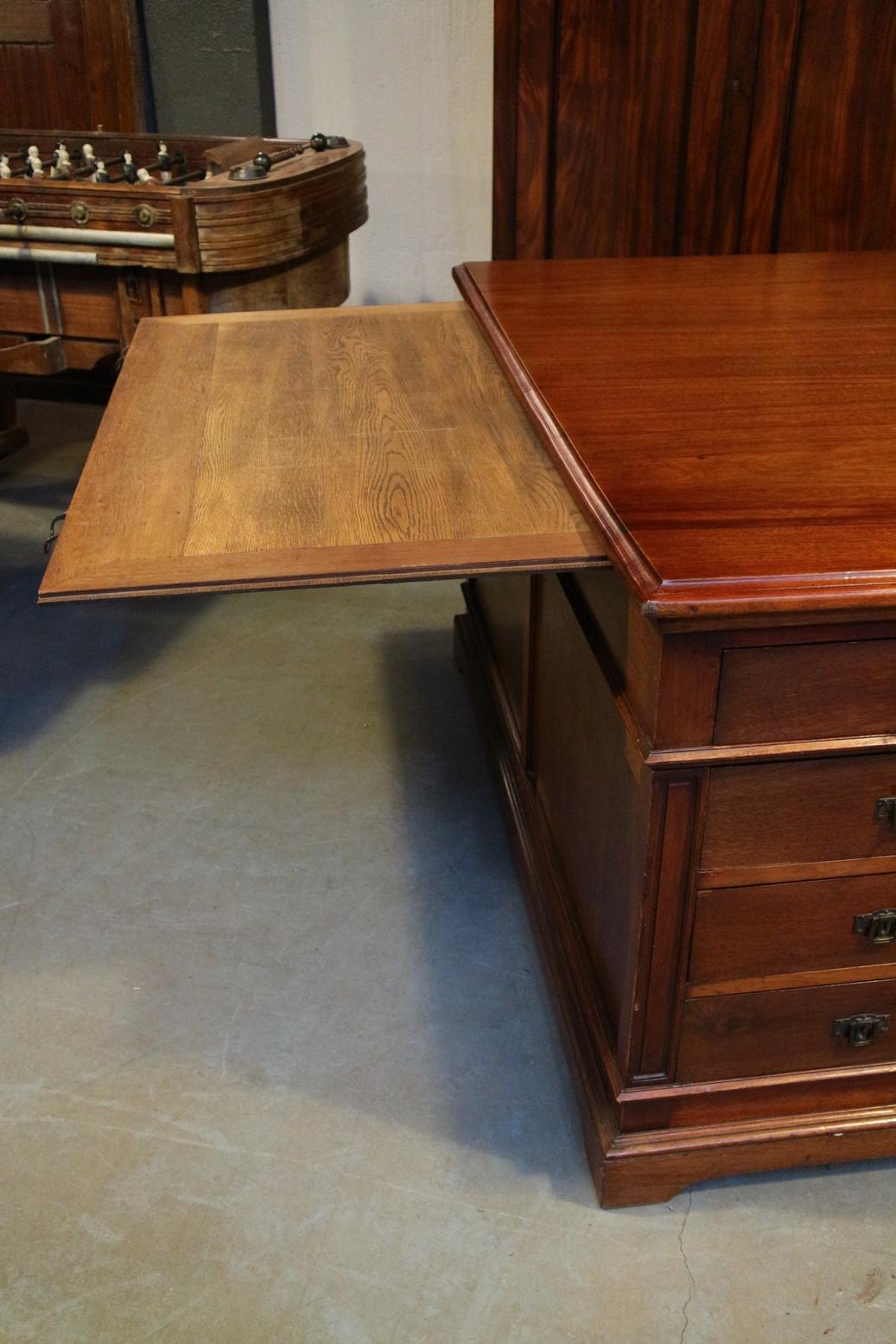 Beautiful, Large and Impressive Mahogany Partner Desk In Good Condition In Eindhoven, NL