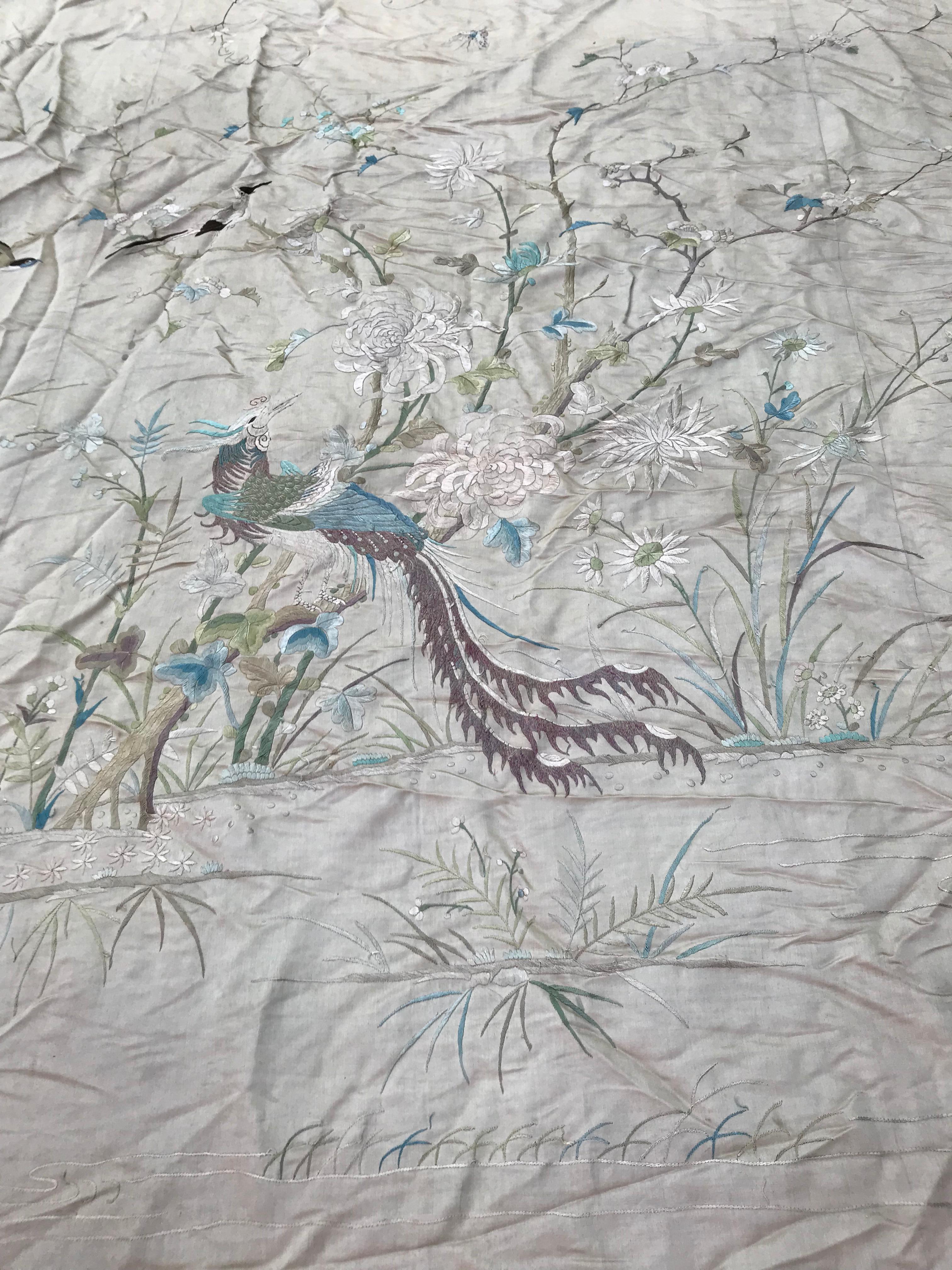 Nice 19th century Chinese embroidery, silk on silk, with beautiful design of nature and bird. Entirely hand embroidered with silk on silk foundation
Good conditions.

✨✨✨
