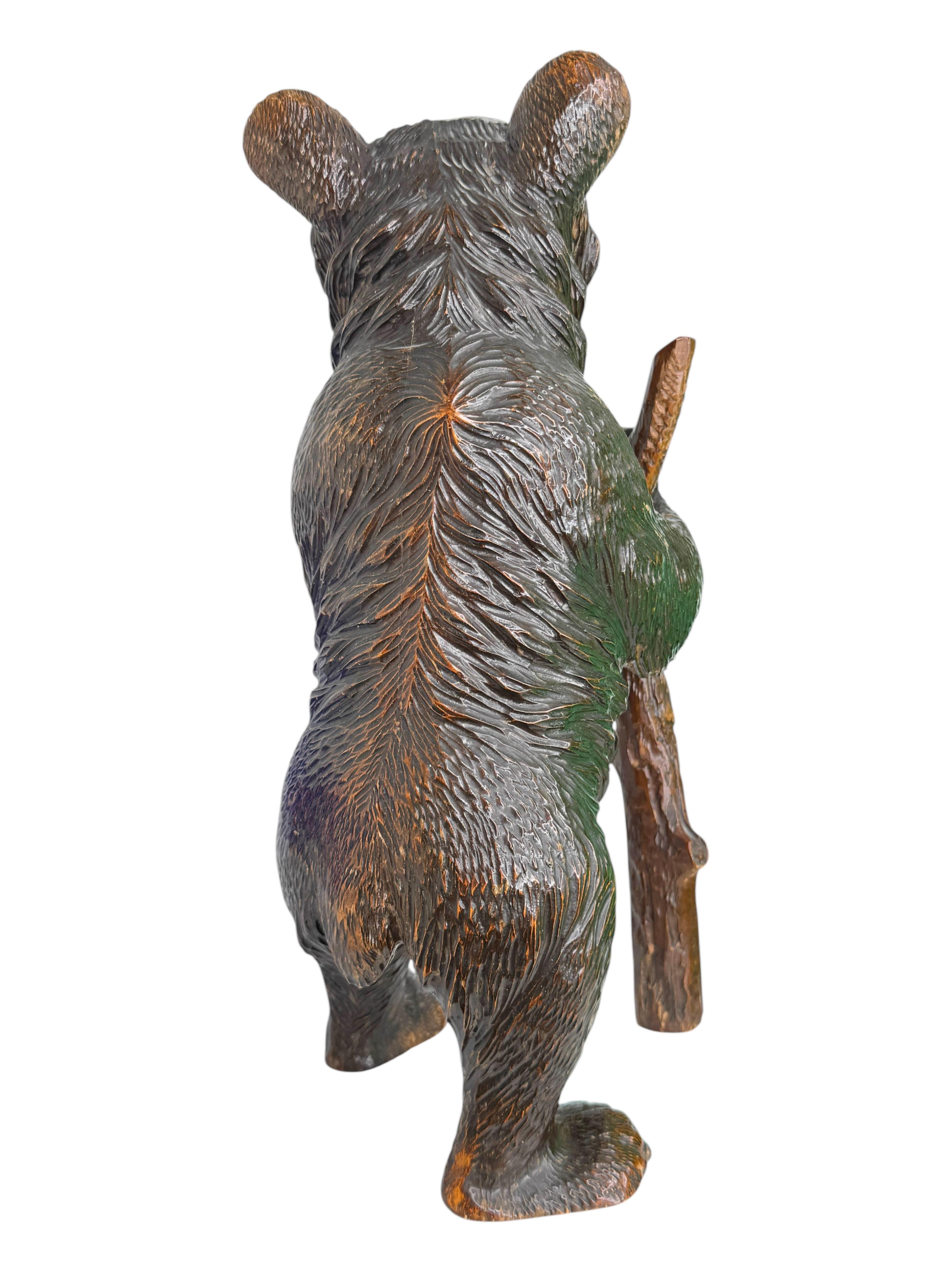 Svizzero Bellissima statua di orso escursionista di grandi dimensioni, antica Svizzera in vendita