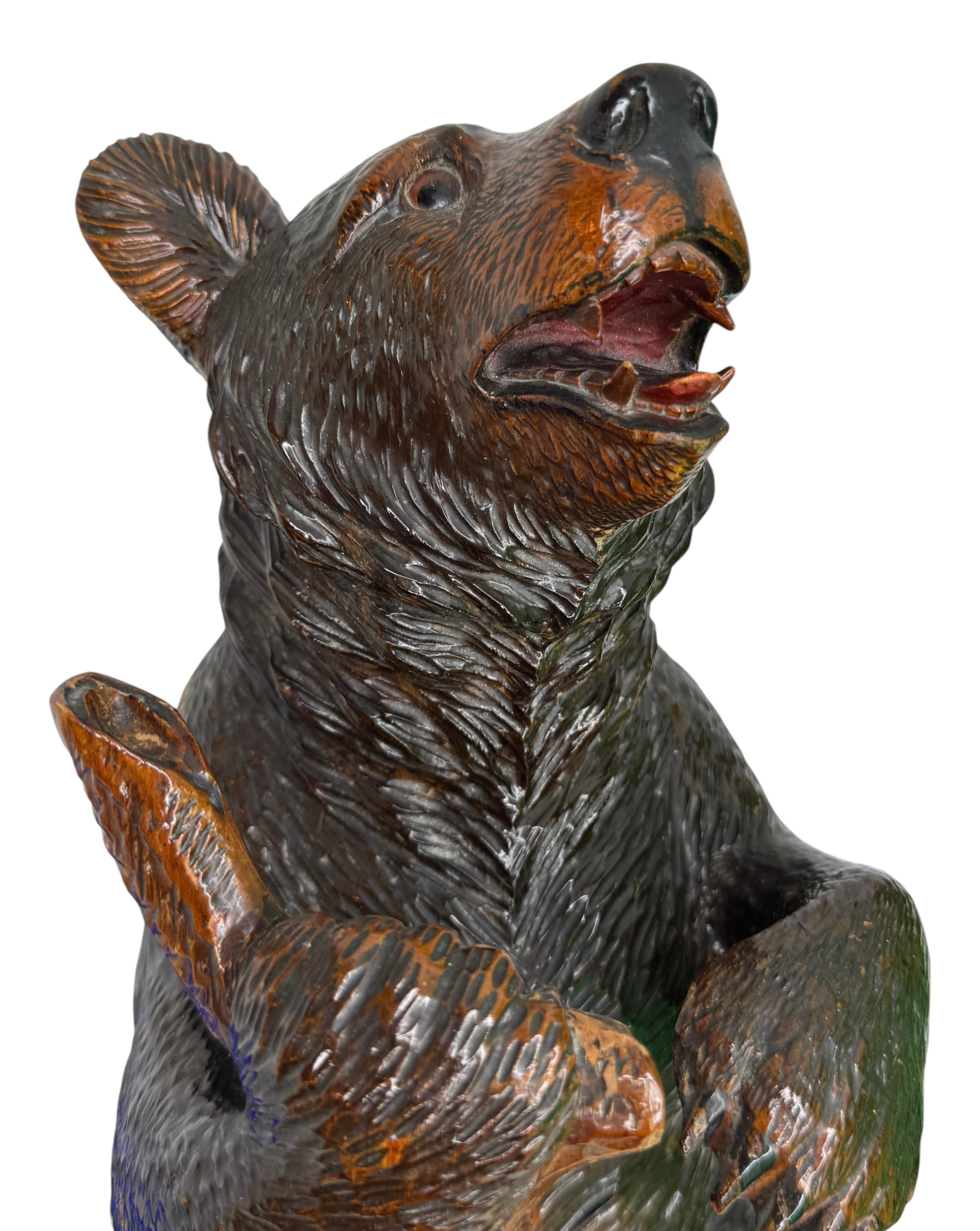 Bellissima statua di orso escursionista di grandi dimensioni, antica Svizzera In condizioni buone in vendita a Nuernberg, DE