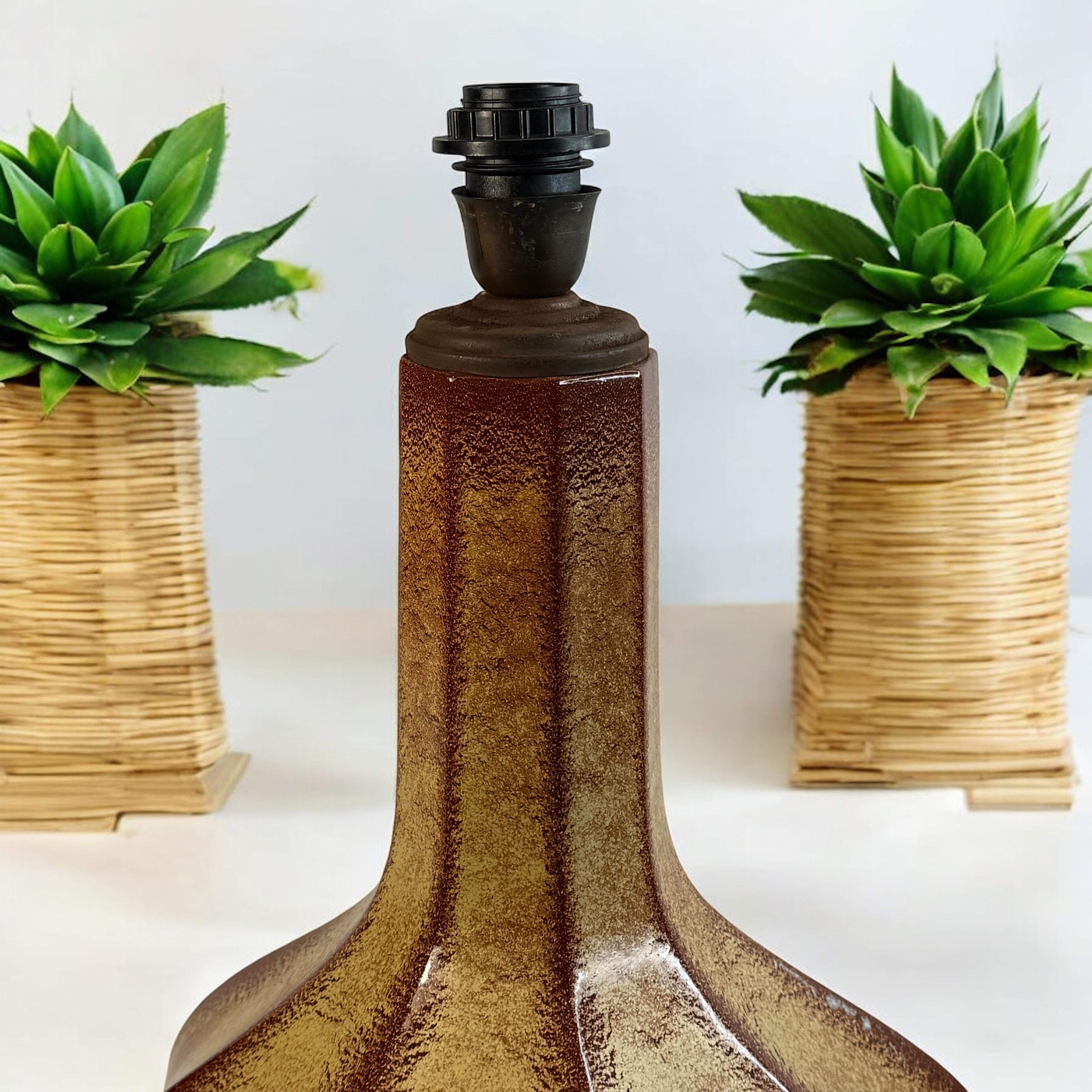 Fatto a mano Bellissima lampada da tavolo in ceramica di grandi dimensioni Piede di Bertoncello, Italia, 1960 Vintage in vendita