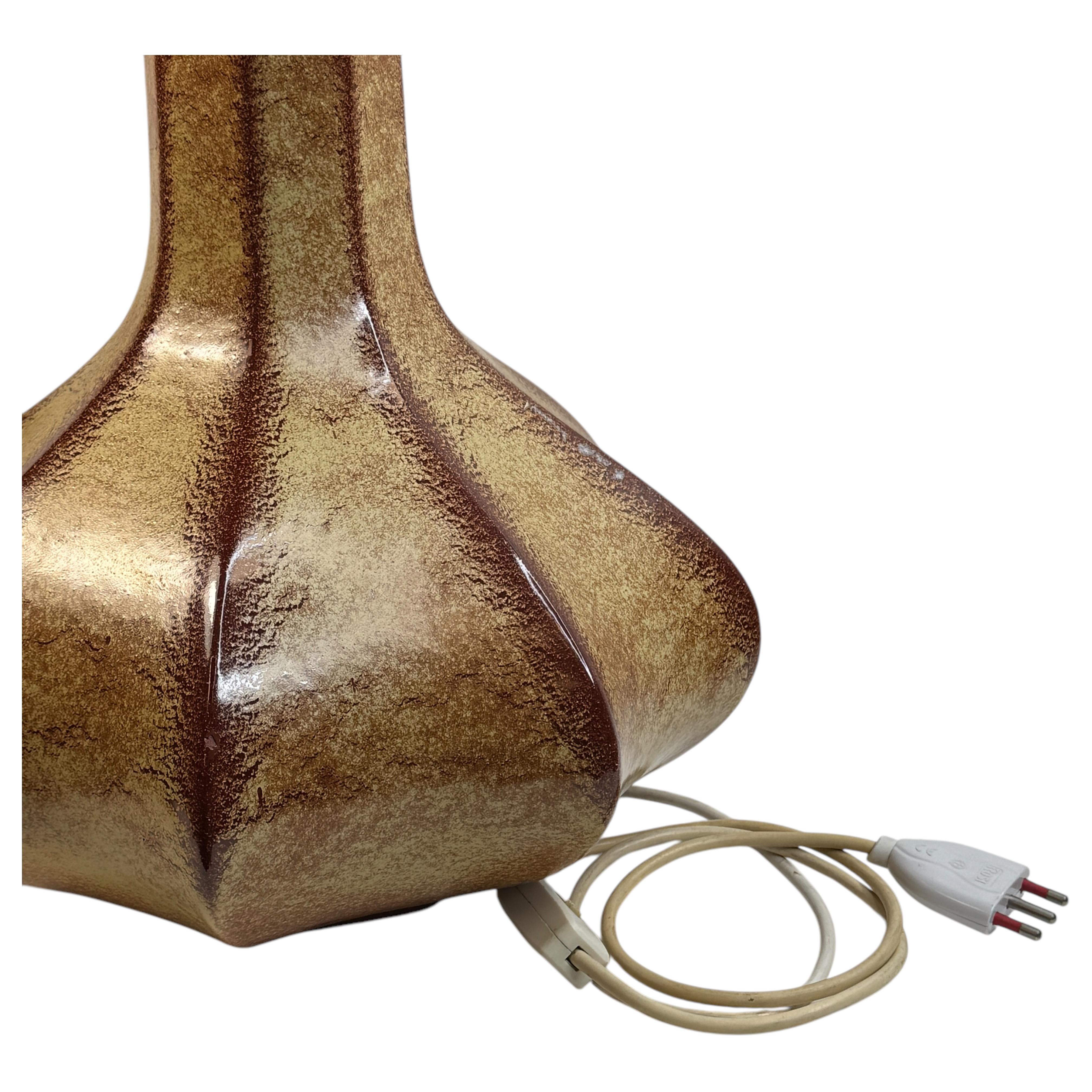 Ceramica Bellissima lampada da tavolo in ceramica di grandi dimensioni Piede di Bertoncello, Italia, 1960 Vintage in vendita
