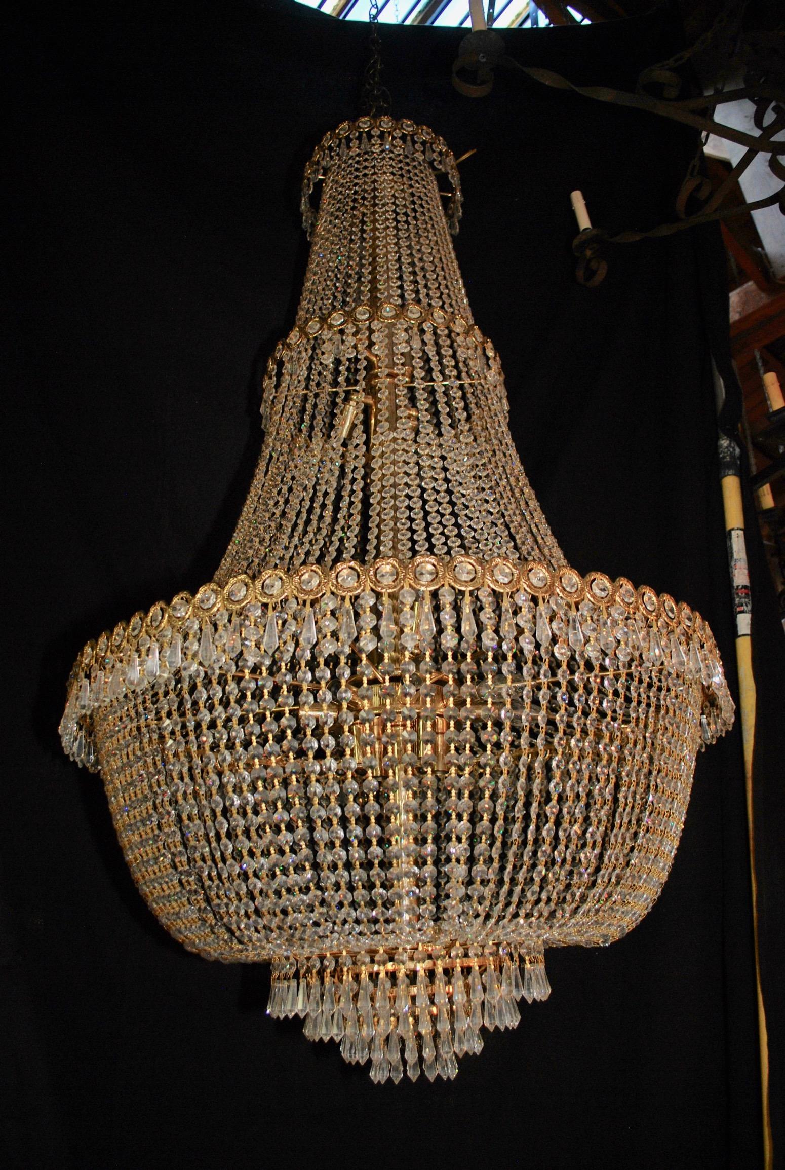 A beautiful large crystal chandelier, the chandelier is new, but beautiful.

     
