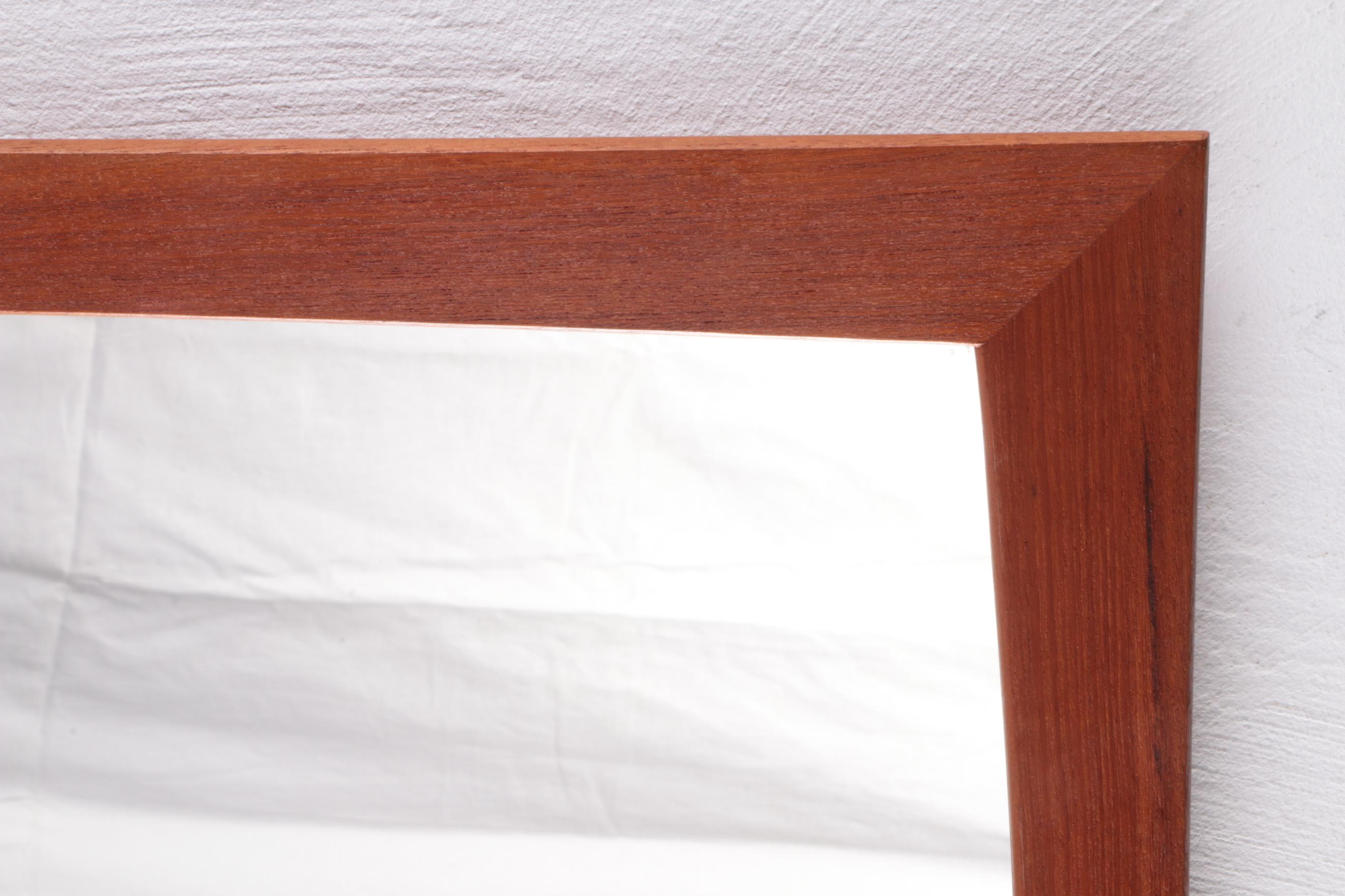 Beautiful Large Danish Mirror Made of Teak, 1960 Denmark In Good Condition In Oirlo, LI