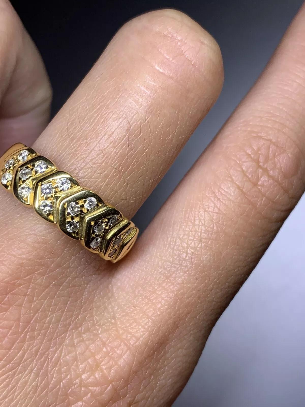 L'anello di fidanzamento grande è realizzato in oro giallo 18 ct. In condizioni Nuovo in vendita a London, GB