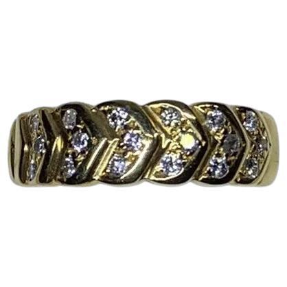 L'anello di fidanzamento grande è realizzato in oro giallo 18 ct. in vendita