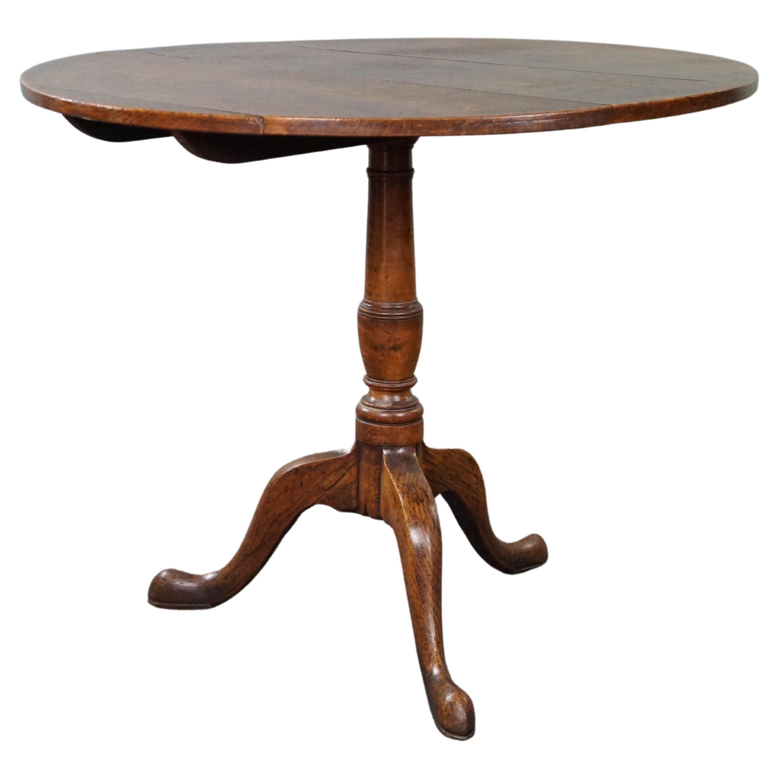 Beautiful large English oak tilt-top table from the 18th century For Sale